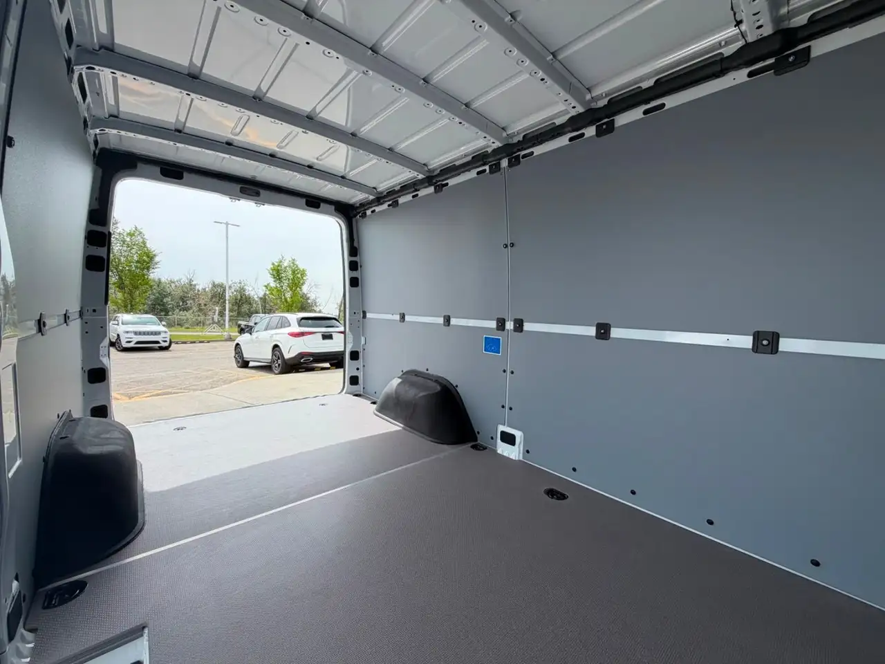 Mercedes-Benz Sprinter photo Mercedes-Benz Sprinter