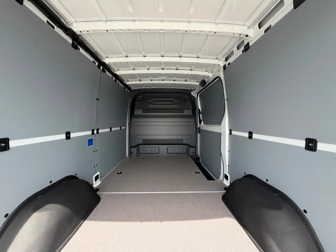 Mercedes-Benz Sprinter photo Mercedes-Benz Sprinter