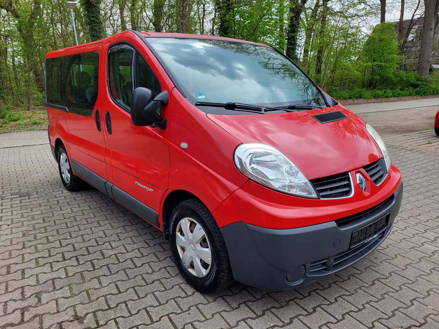 Renault Trafic L1H1 2,7t (8/9 Sitze) verglast - 2