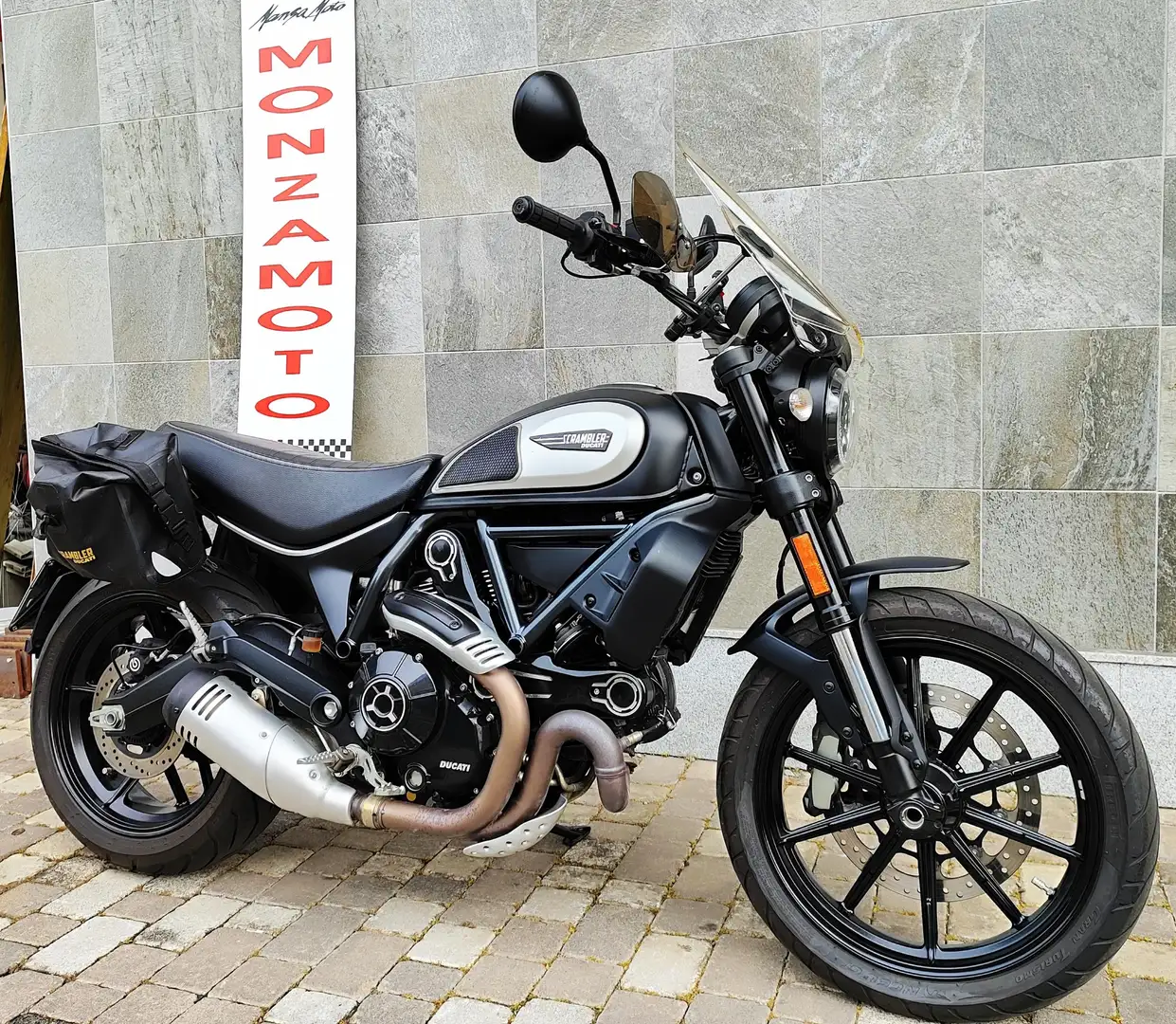 Ducati Scrambler 800 Negru - 1
