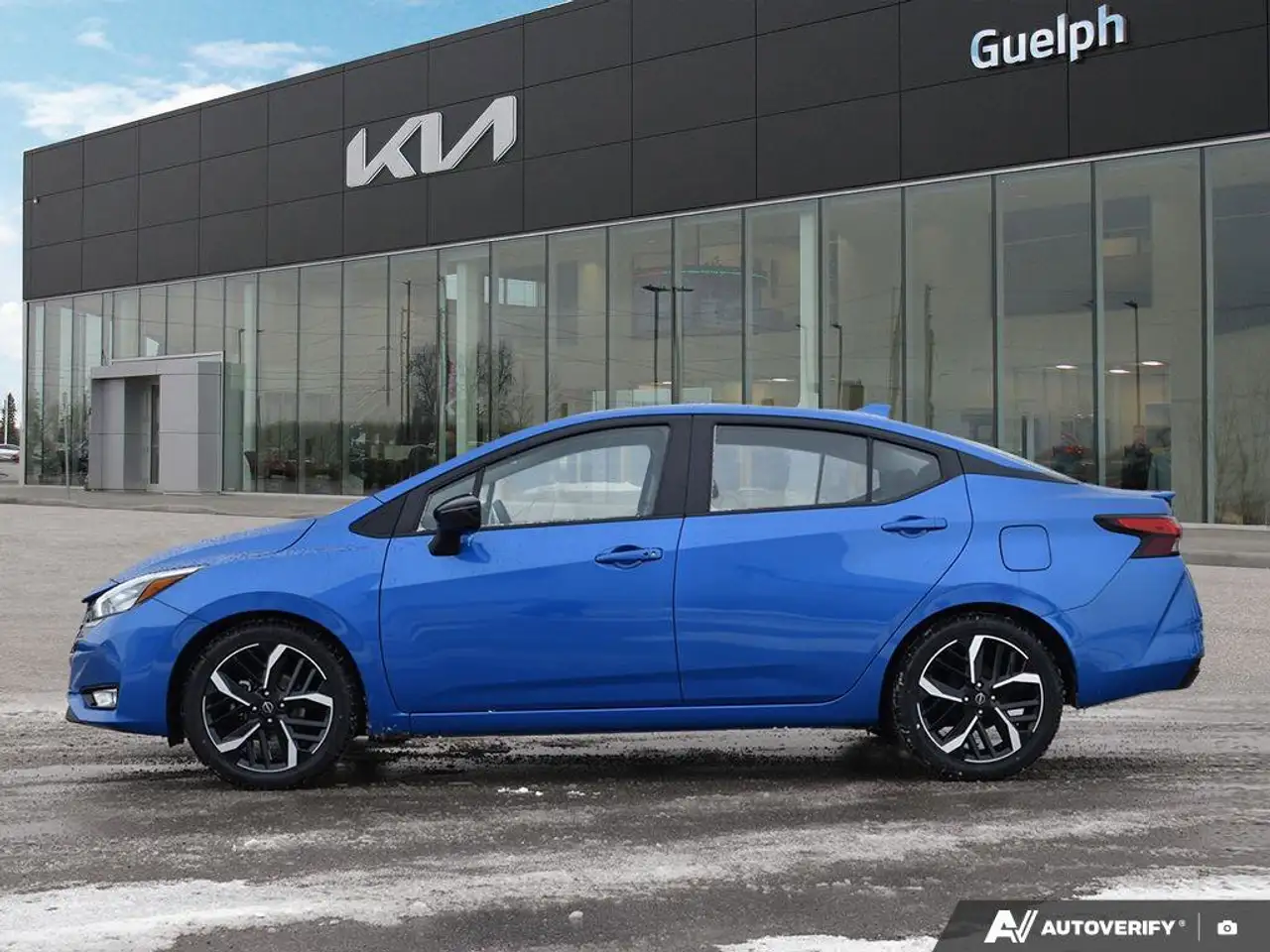 Nissan Versa снимка Nissan Versa
