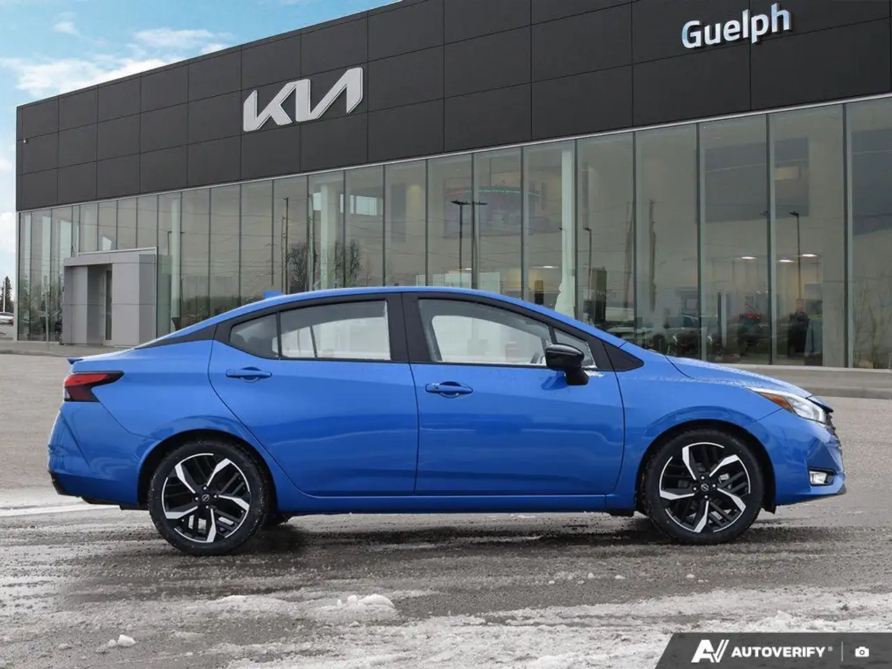 Nissan Versa снимка Nissan Versa