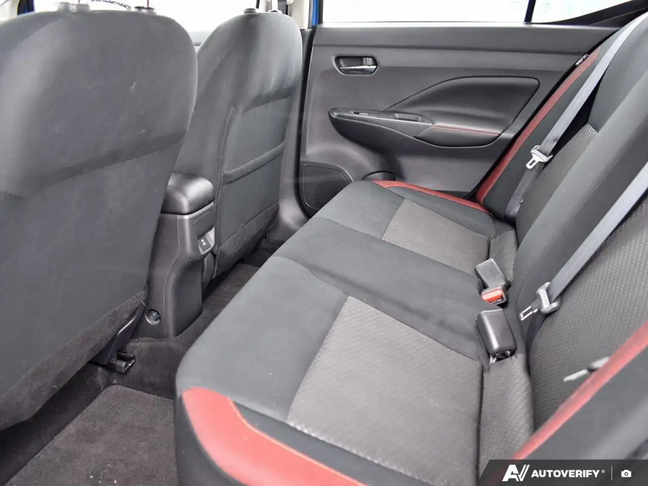 Nissan Versa снимка Nissan Versa