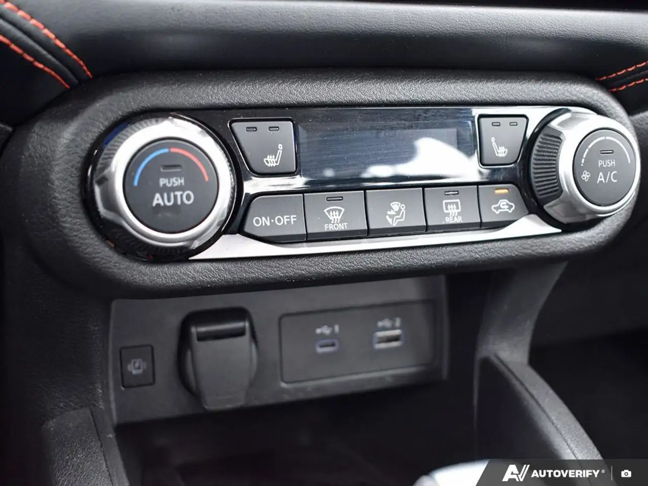 Nissan Versa снимка Nissan Versa