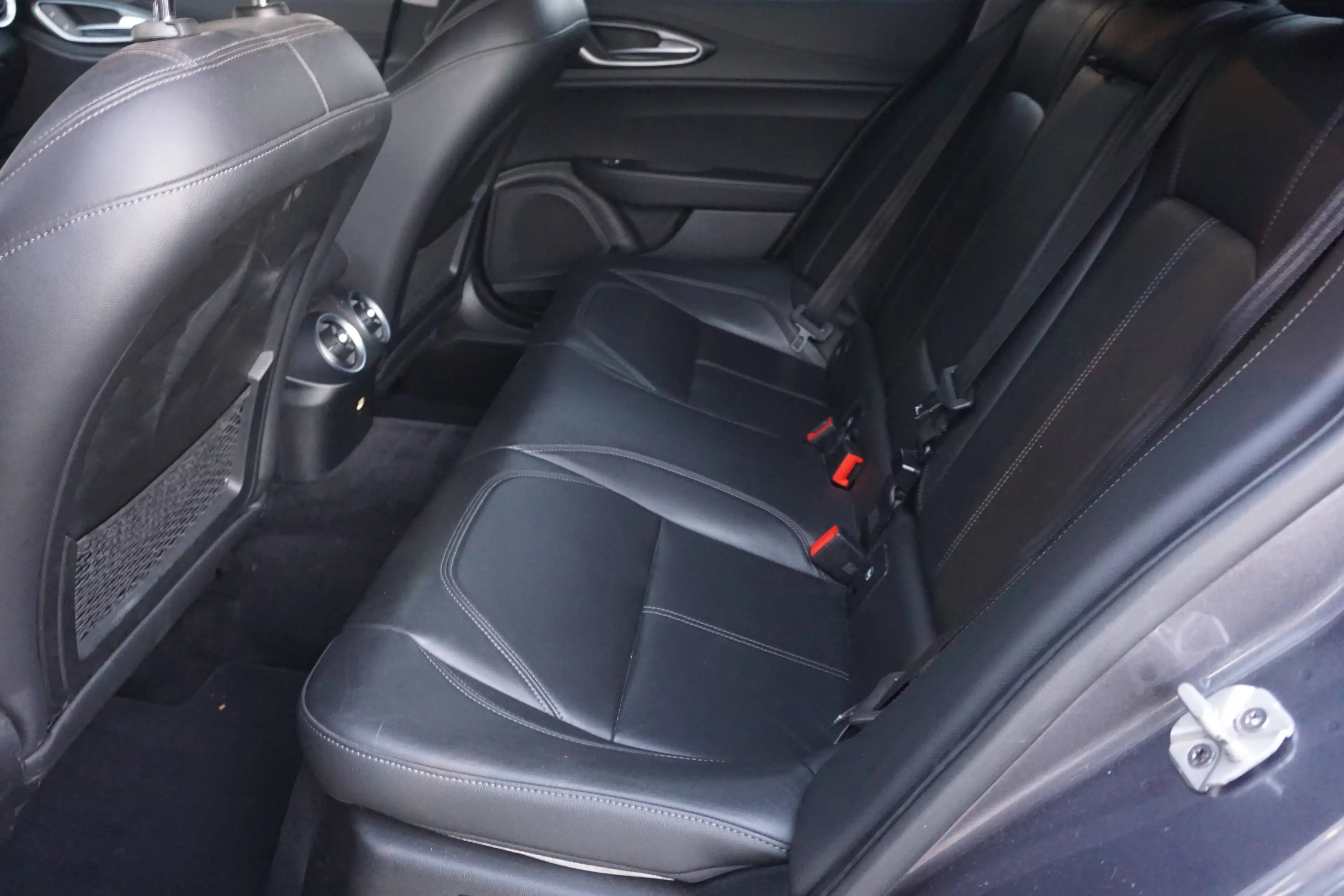 Alfa Romeo Giulia Giulia 2.2 JTDm Super Auto-Navi-Leder-PDC-Garantie — photo 9