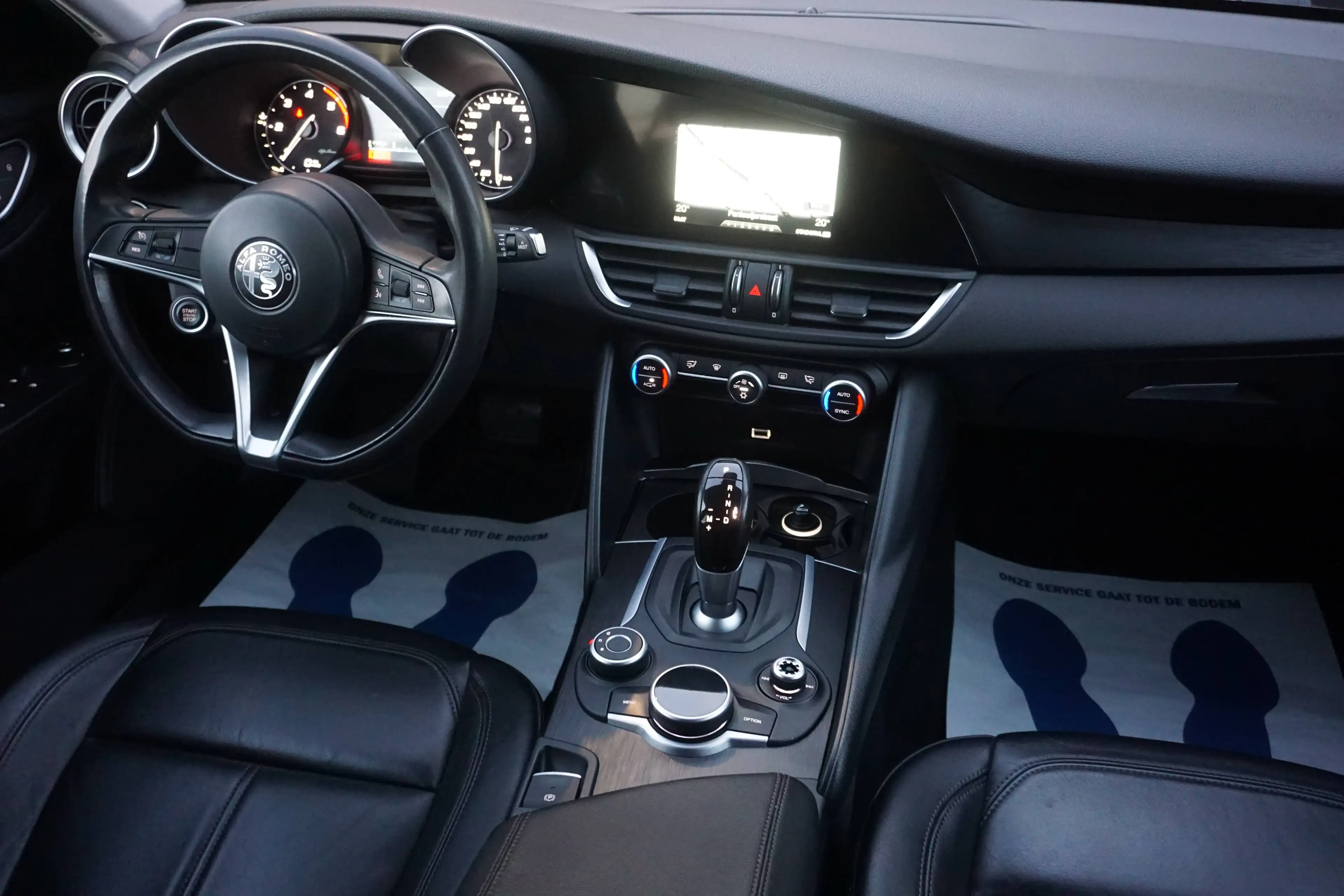 Alfa Romeo Giulia Giulia 2.2 JTDm Super Auto-Navi-Leder-PDC-Garantie — photo 6