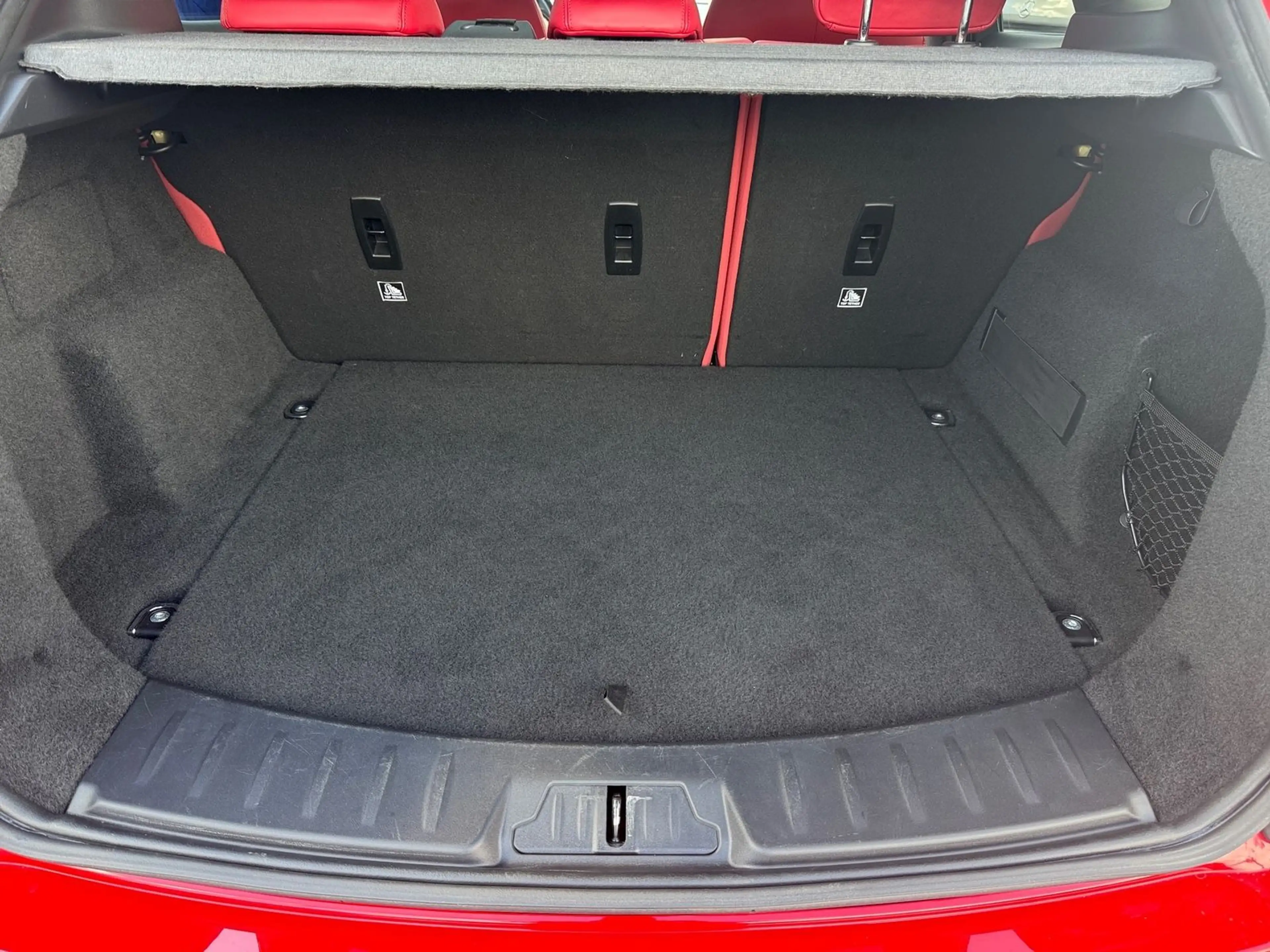 Jaguar E-Pace E-PACE 2.0 AWD — photo 9