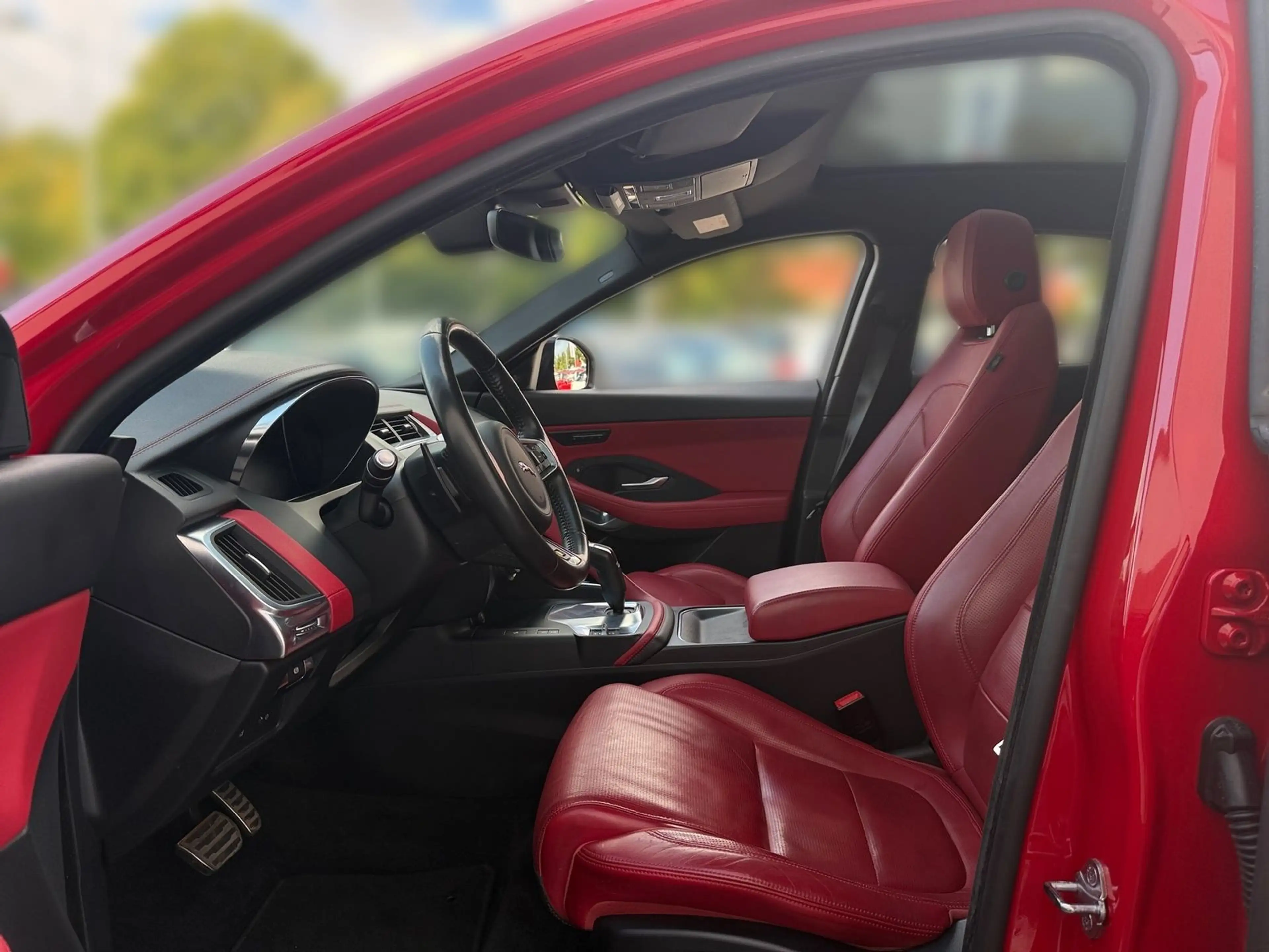 Jaguar E-Pace E-PACE 2.0 AWD — photo 10