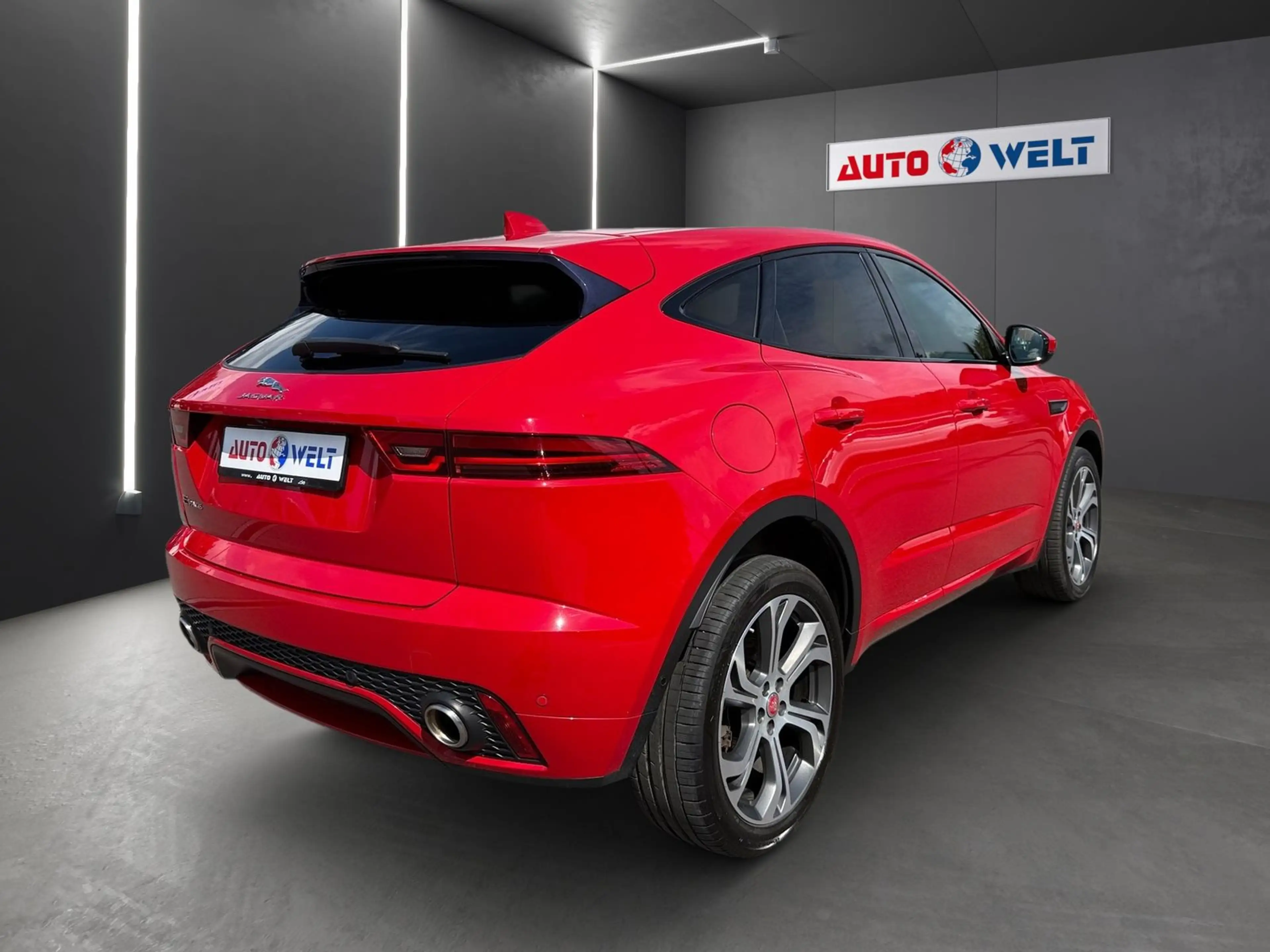 Jaguar E-Pace E-PACE 2.0 AWD — photo 4