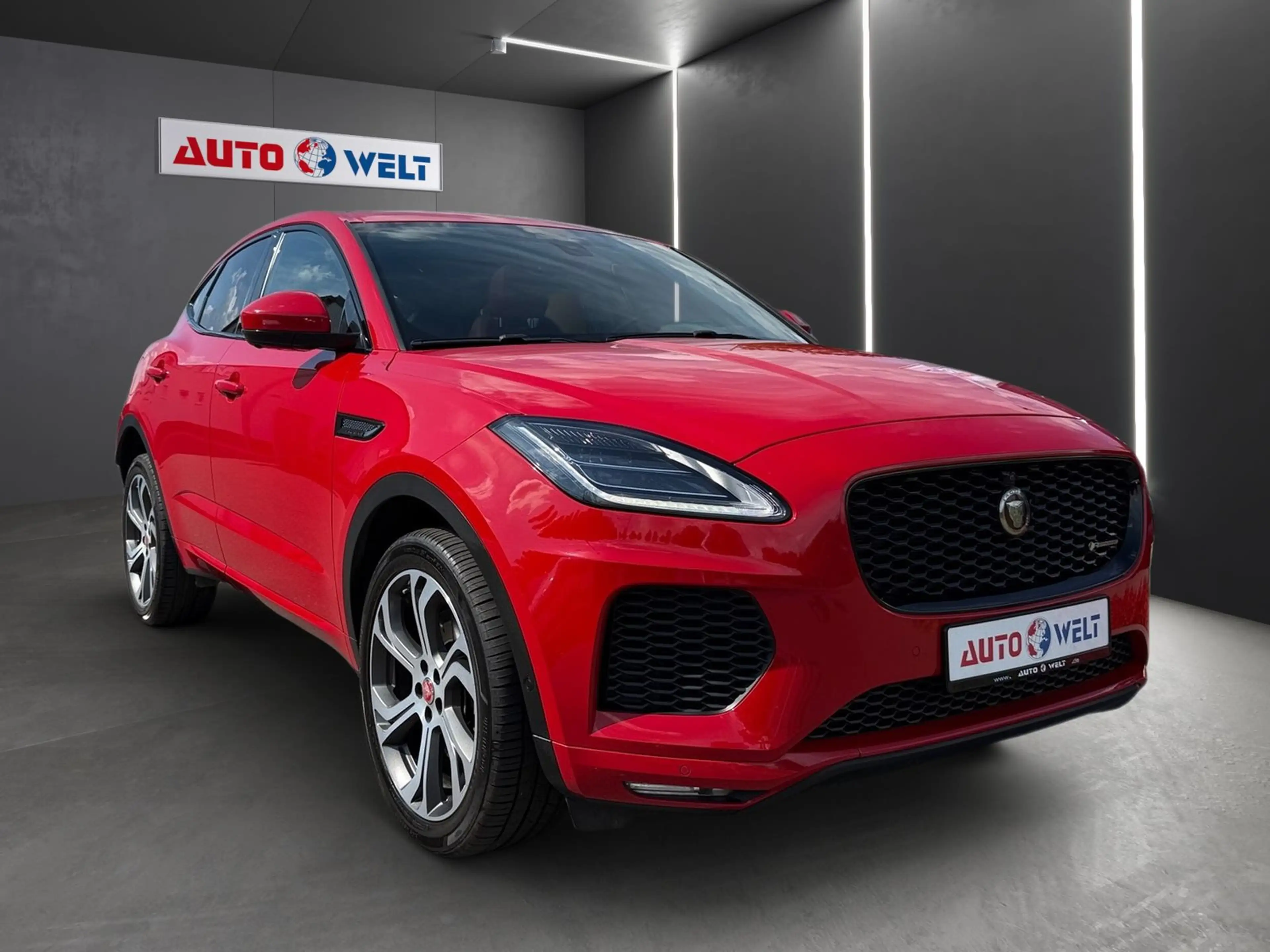 Jaguar E-Pace E-PACE 2.0 AWD — photo 2