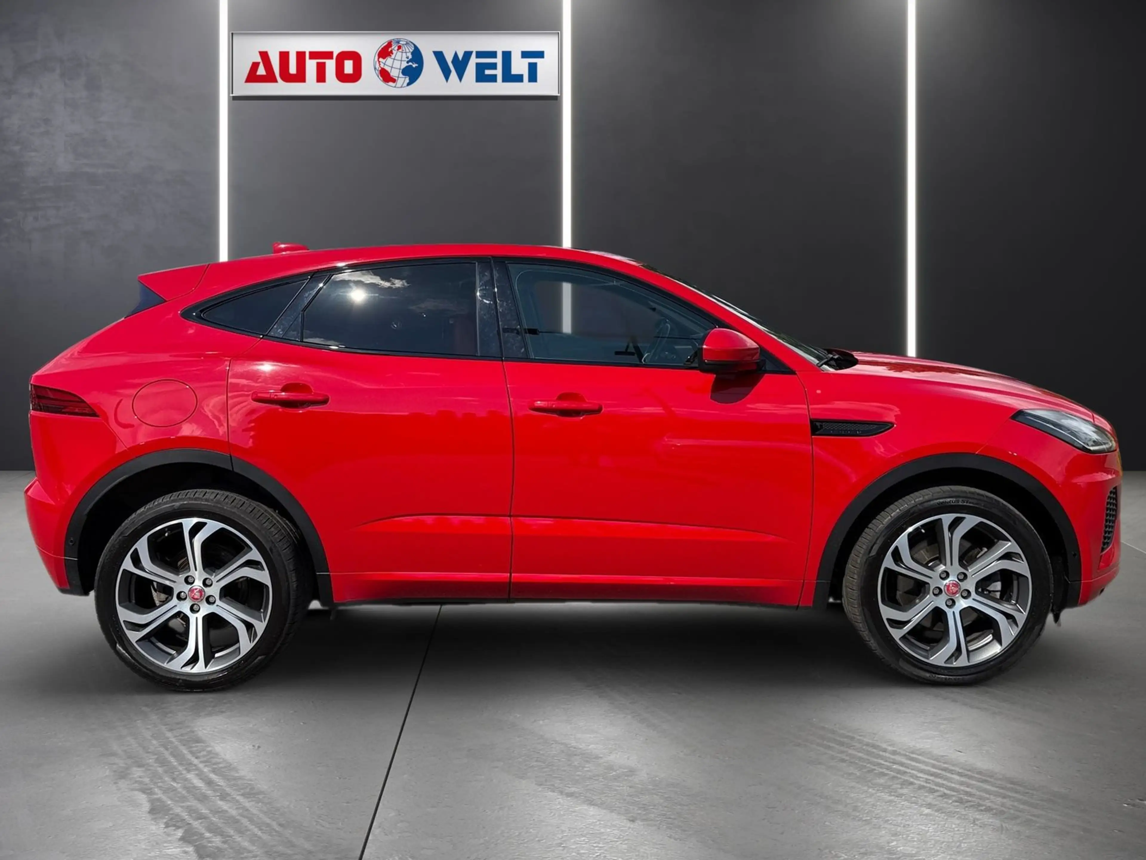 Jaguar E-Pace E-PACE 2.0 AWD — photo 3