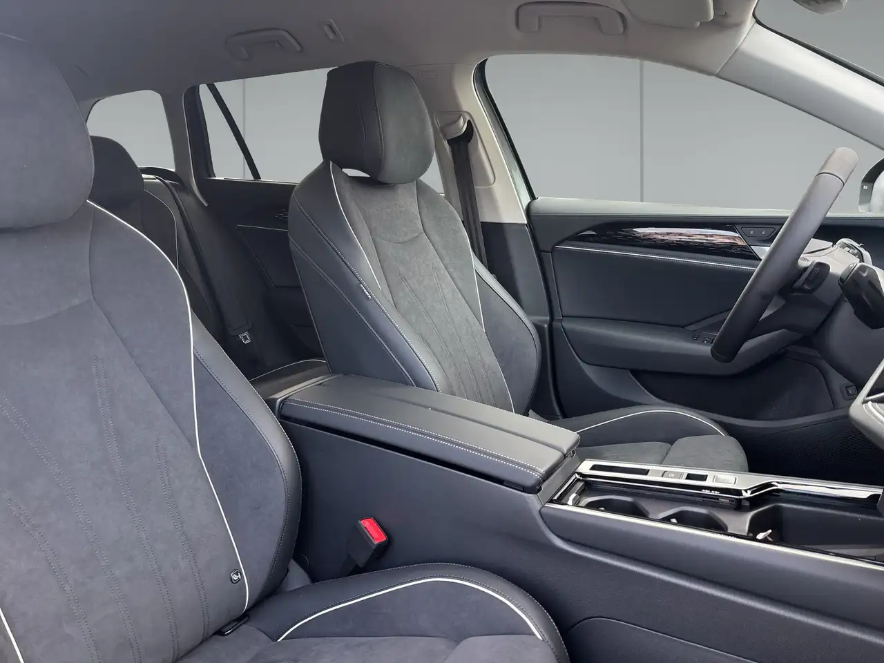 Volkswagen Passat Variant Elegance 2.0 TDI DSG AHK 18" IQ.Light EasyOpen 6