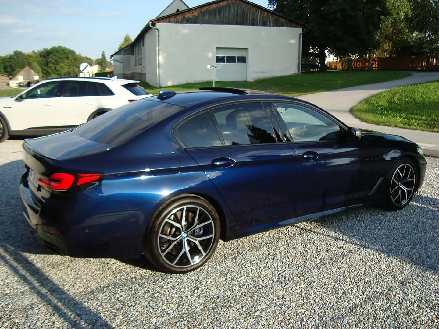 BMW 550 i X-Drive LCI Mod 21 aus 1er Hand TOP Voll !! Bleu - 2