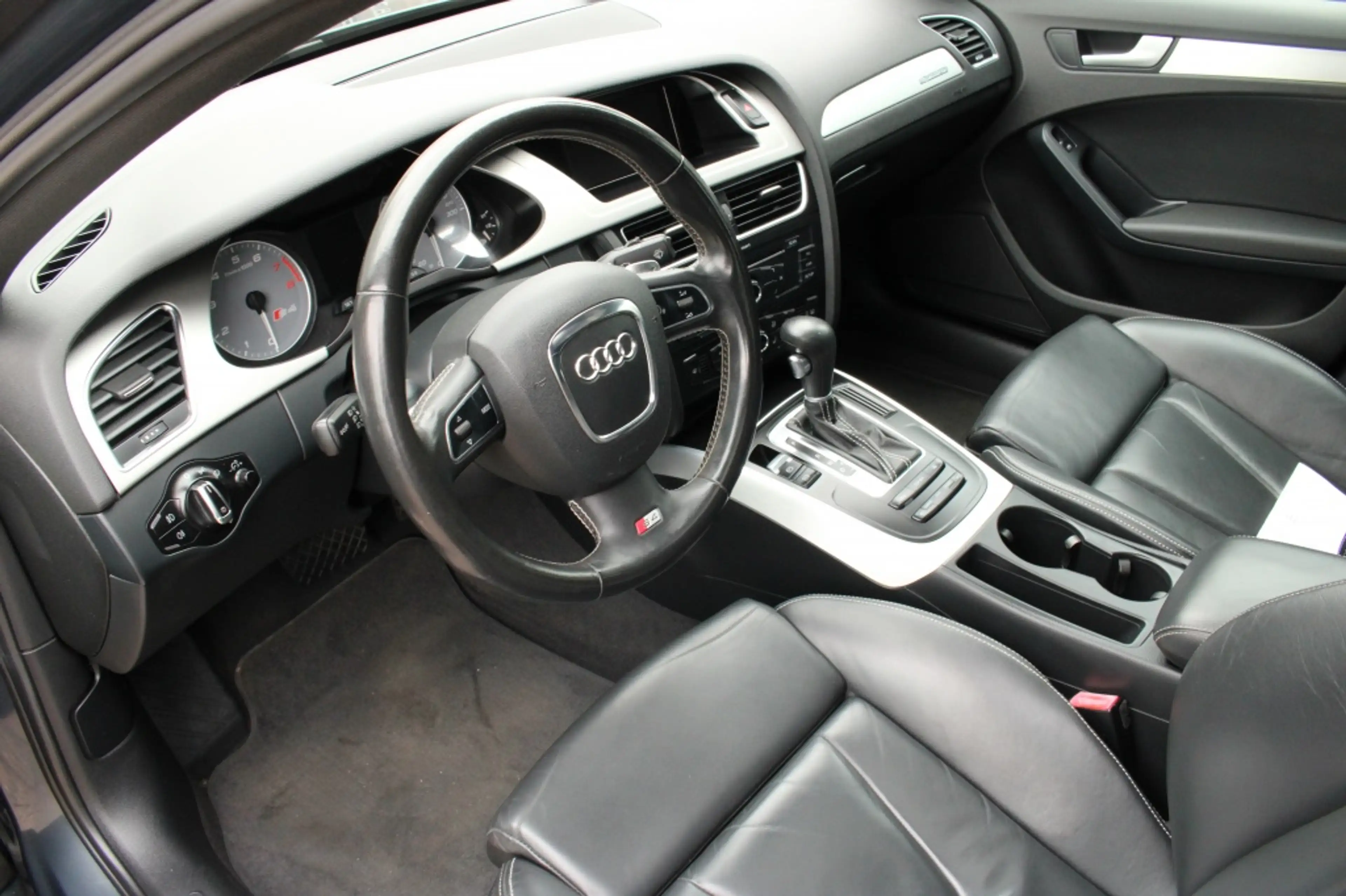Audi A4 Limousine 3.0 TFSI S4 quattro — photo 17