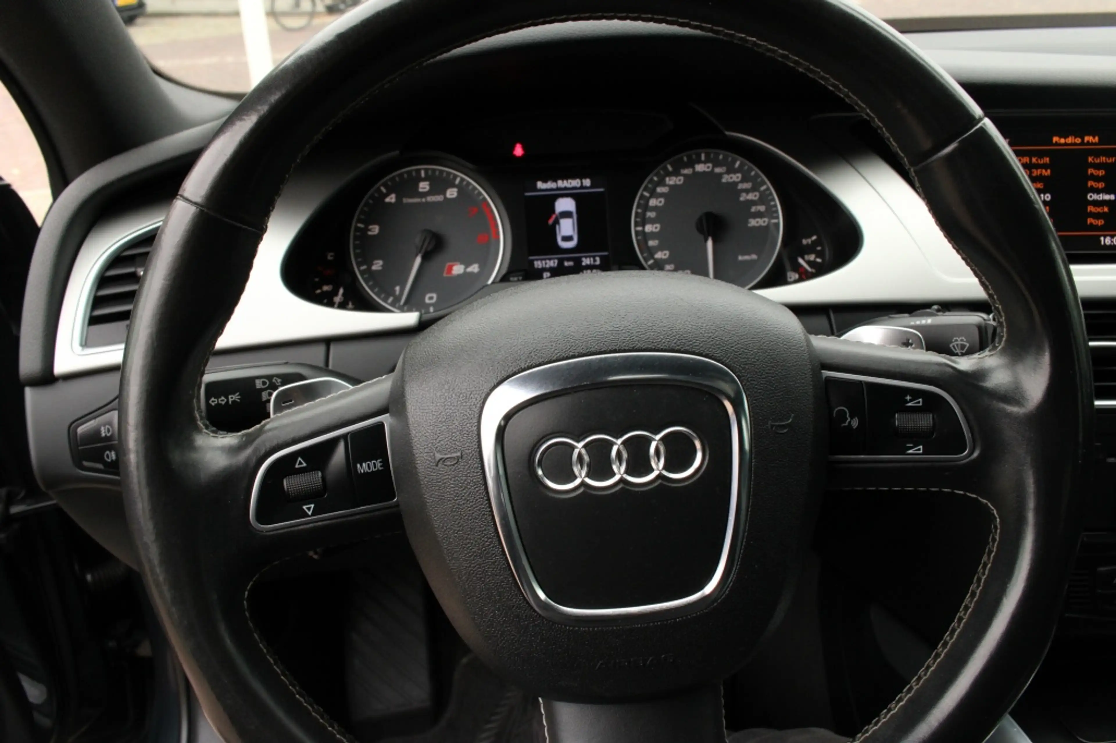 Audi A4 Limousine 3.0 TFSI S4 quattro — photo 22