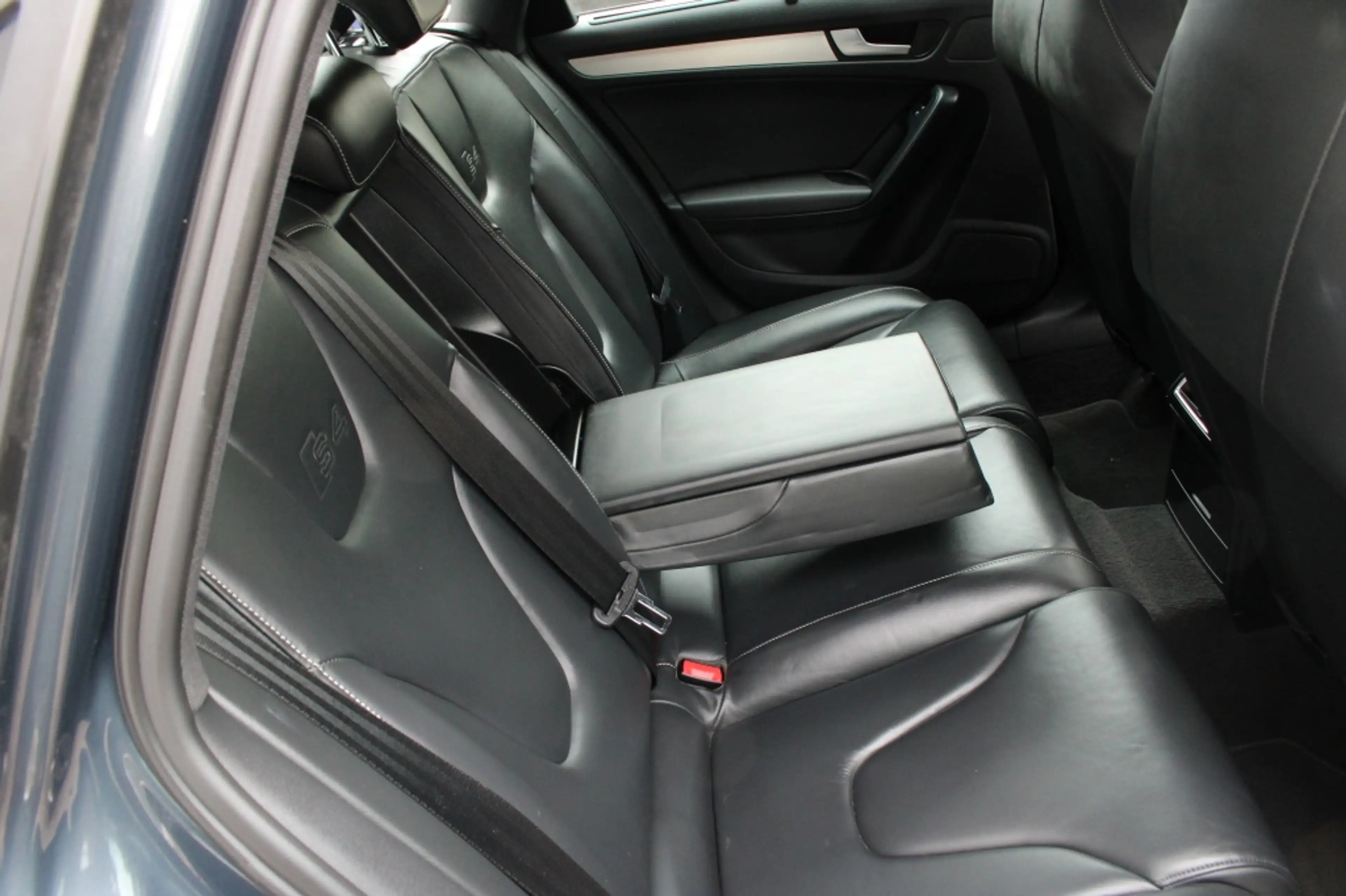 Audi A4 Limousine 3.0 TFSI S4 quattro — photo 11