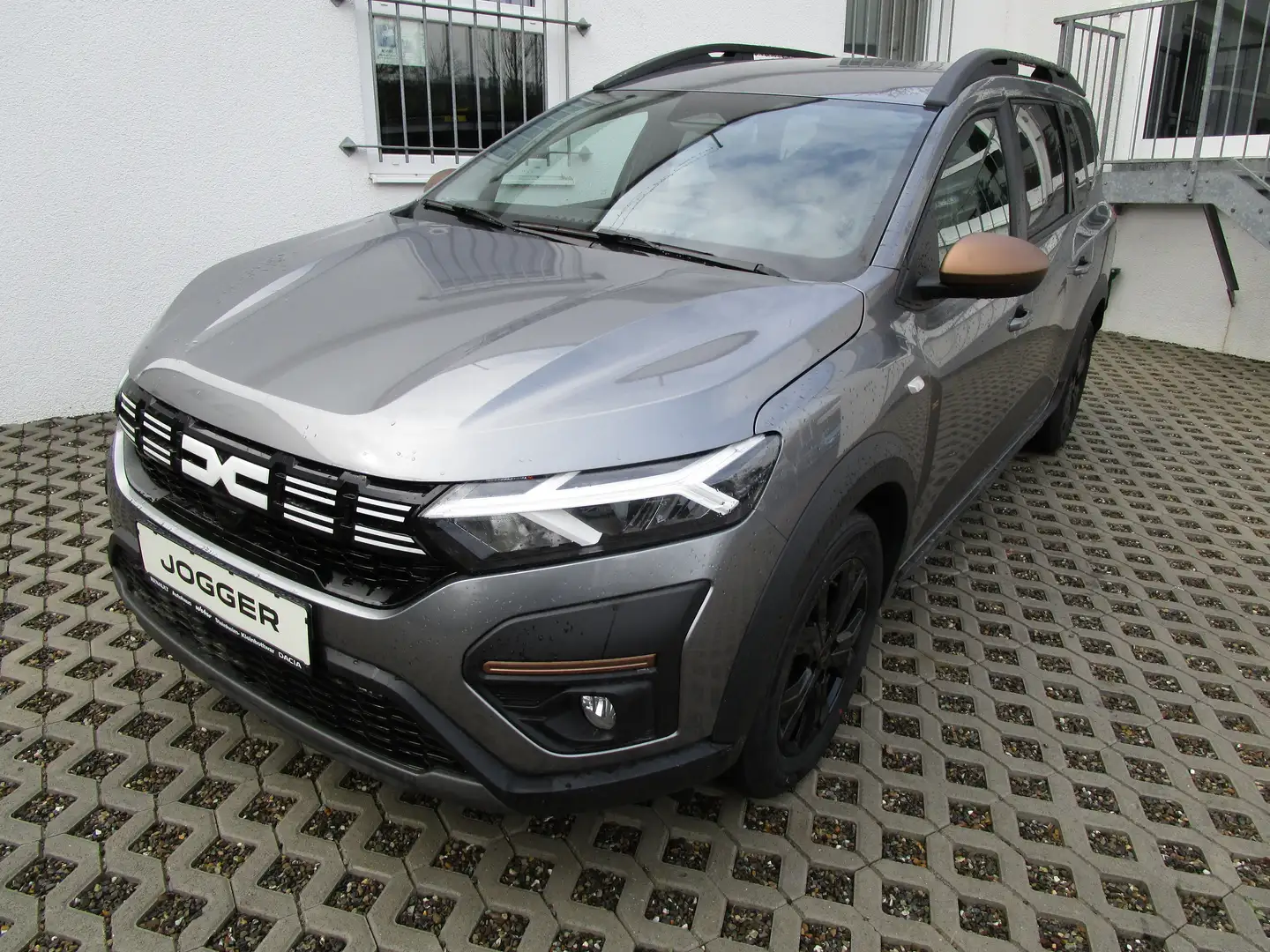 Dacia Jogger Extreme TCe 110  Sitzheizung/Kamera/PDC/7-Sitzer Grau - 1