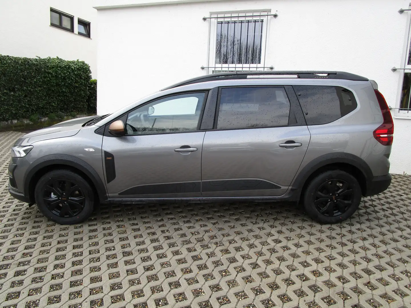 Dacia Jogger Extreme TCe 110  Sitzheizung/Kamera/PDC/7-Sitzer Grau - 2