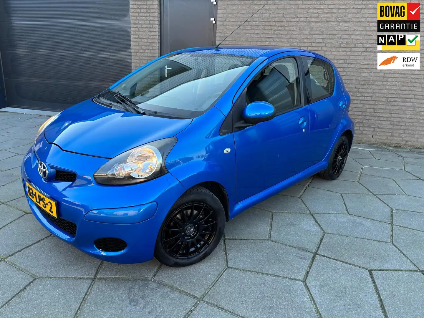 Toyota Aygo 1.0-12V Comfort | 5 Drs |Metallic | Zwarte lm Vlg Blau - 1