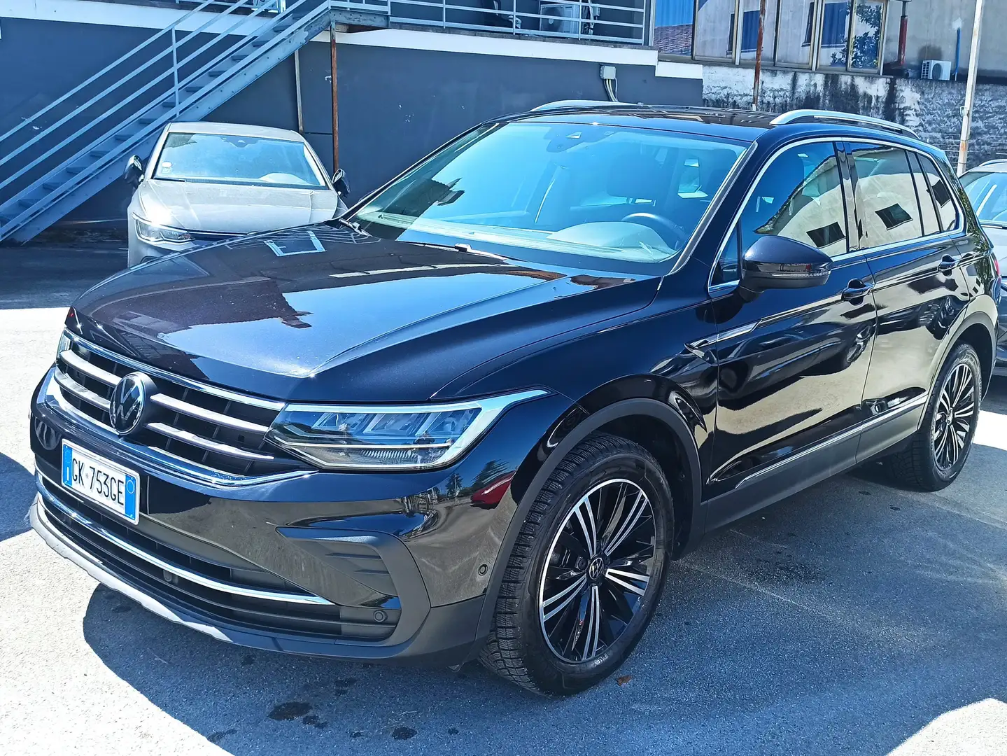 Volkswagen Tiguan Tiguan 2.0 tdi Life 150cv **AUTOM.+LED+NAVI+FULL** Noir - 1