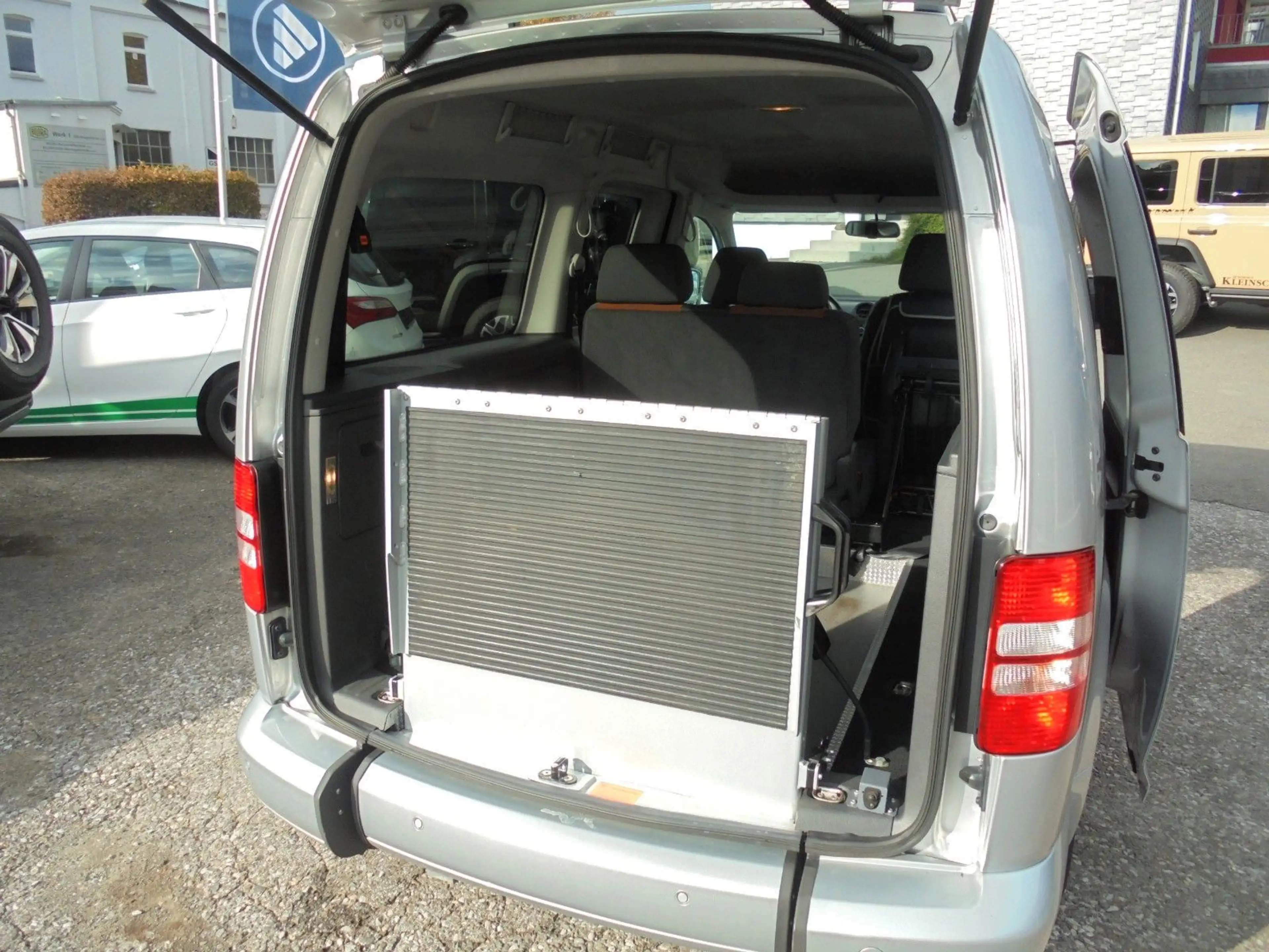 Volkswagen Caddy 2.0 Behindertenumbau Automatik — photo 3