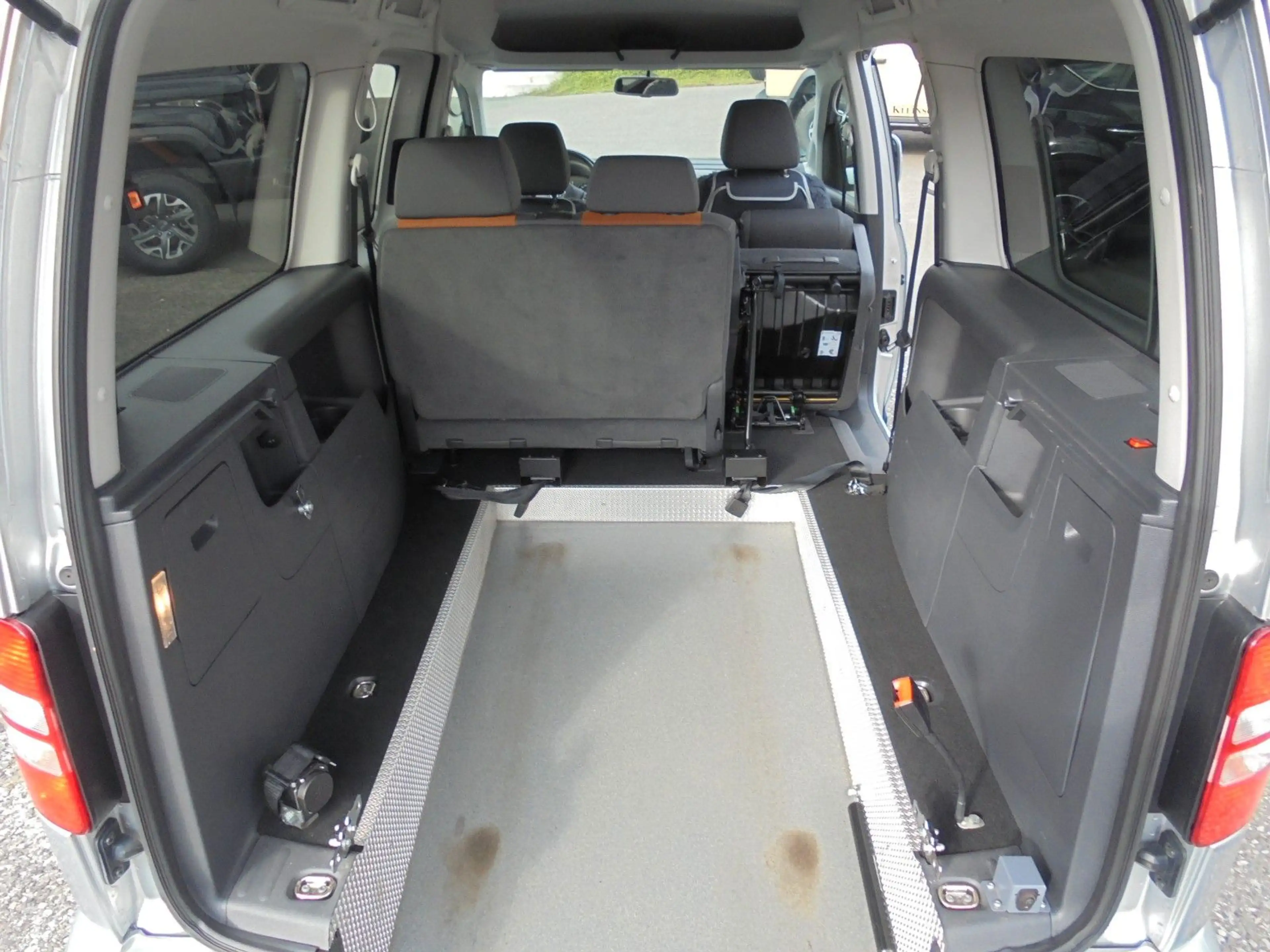 Volkswagen Caddy 2.0 Behindertenumbau Automatik — photo 7