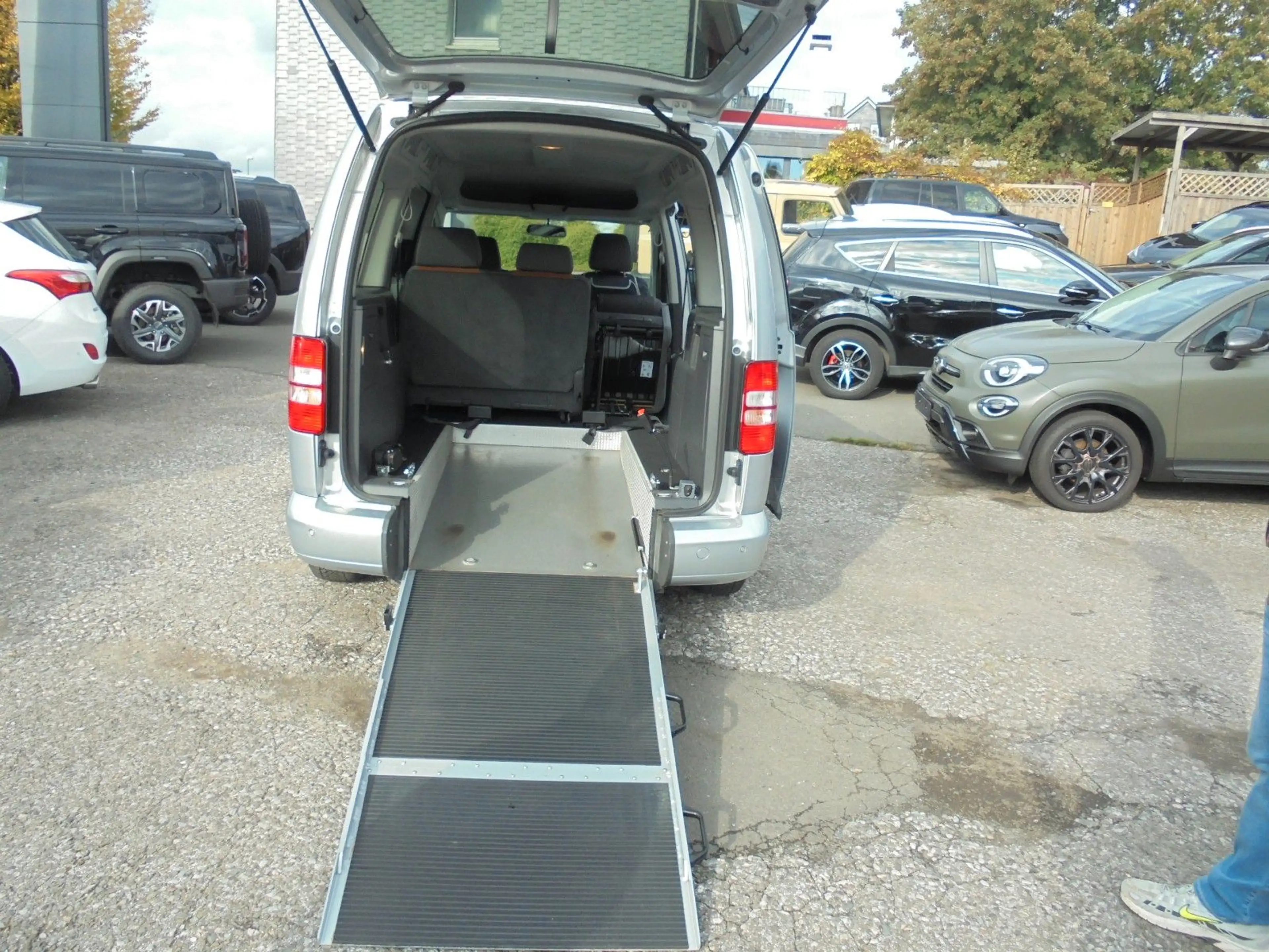 Volkswagen Caddy 2.0 Behindertenumbau Automatik — photo 2