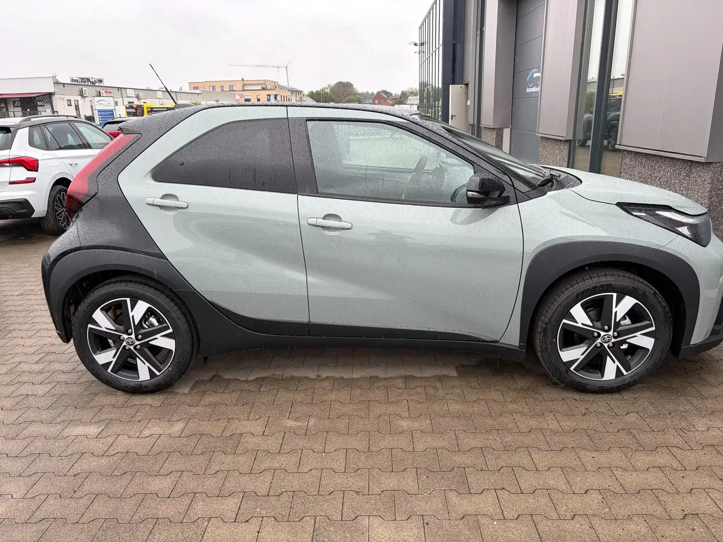 Toyota Aygo X Pulse 1.5 Hybrid 115PS CVT/AUTOMATIK, 3 Jahre G... Schwarz - 2