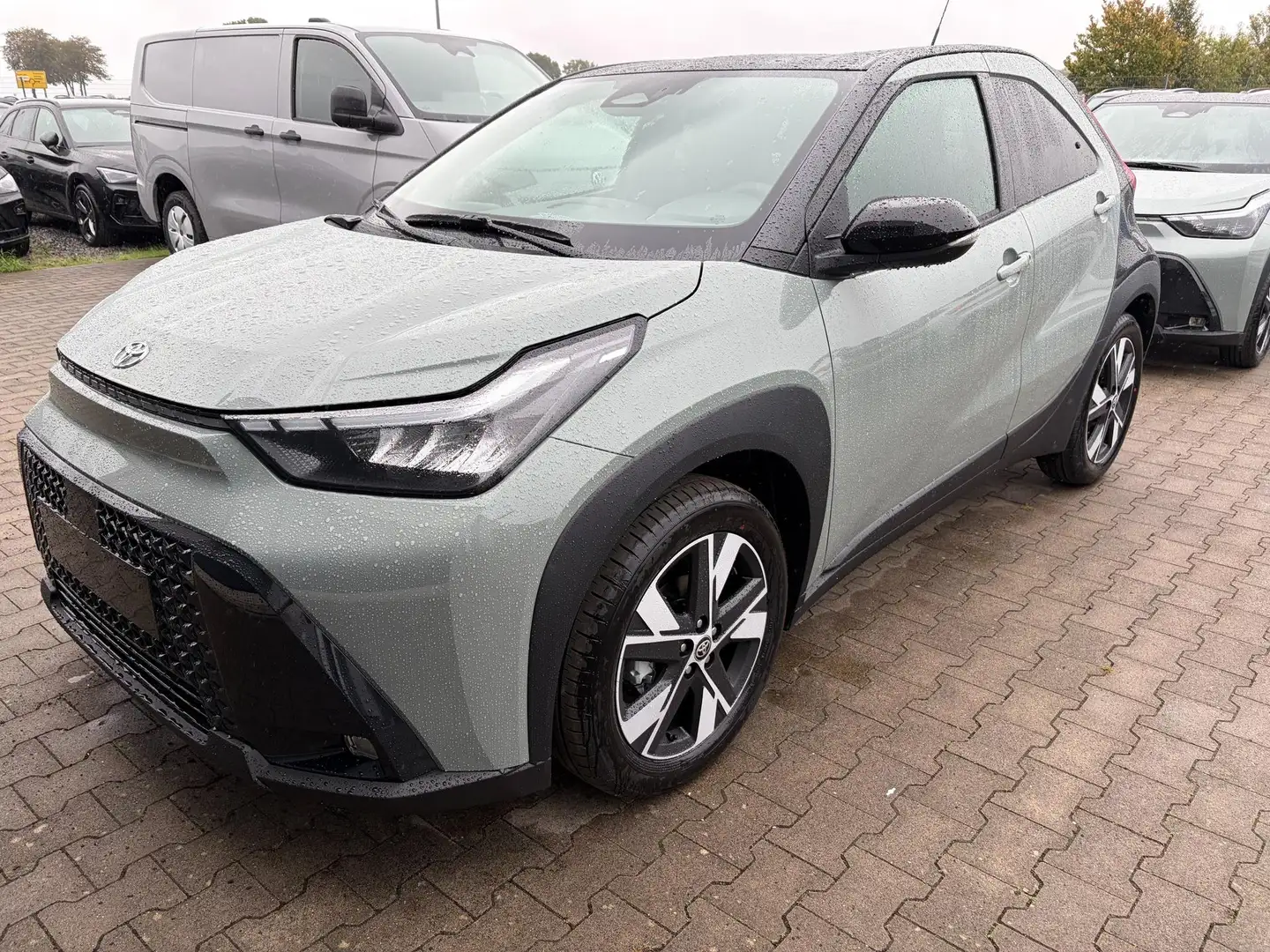 Toyota Aygo X Pulse 1.5 Hybrid 115PS CVT/AUTOMATIK, 3 Jahre G... Schwarz - 1