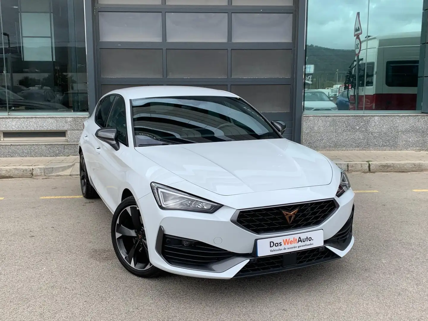 CUPRA 1.5 eTSI 110kW (150CV) DSG Белый - 2