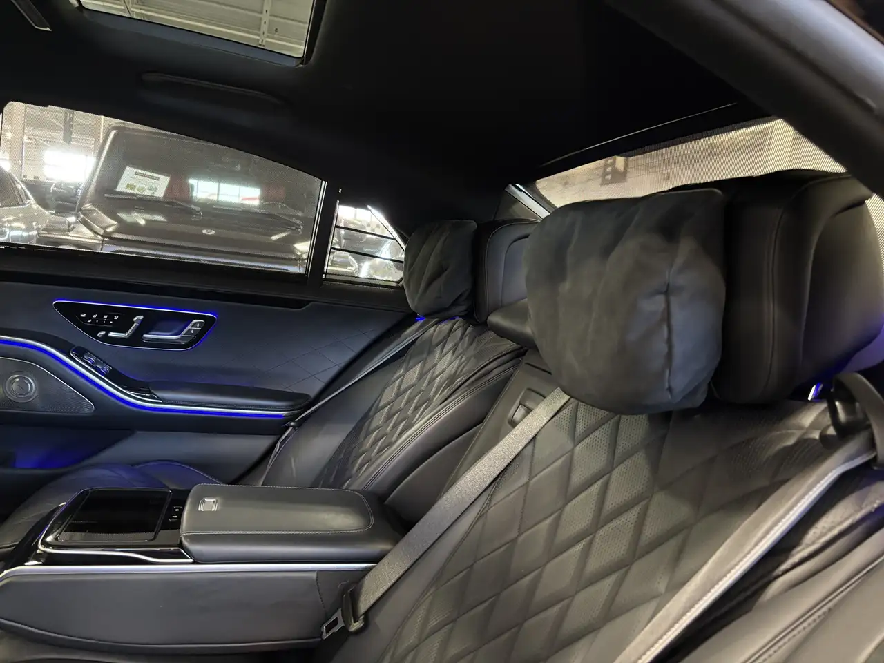 Mercedes-Benz S-Class снимка Mercedes-Benz S-Class