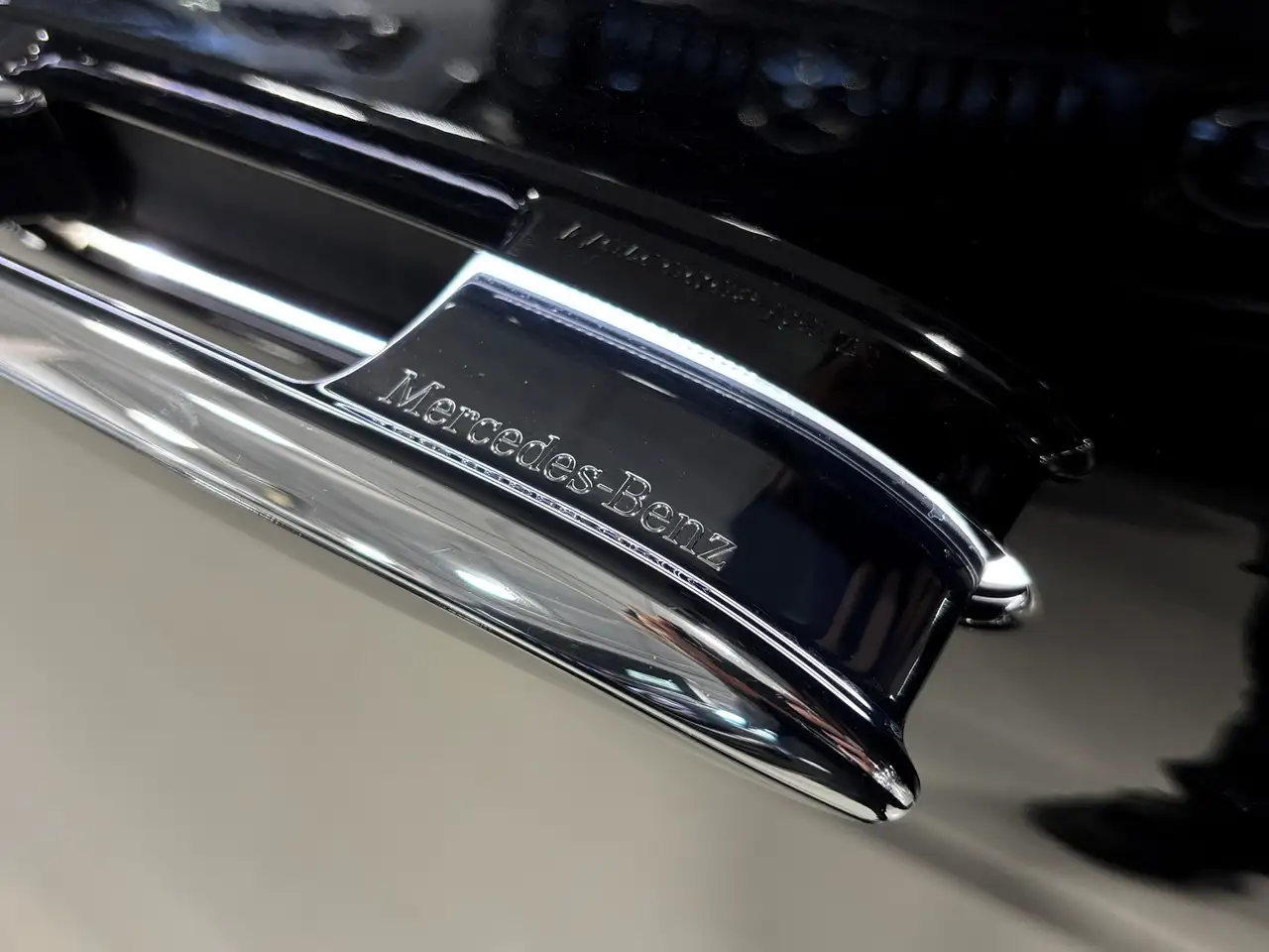 Mercedes-Benz S-Class снимка Mercedes-Benz S-Class
