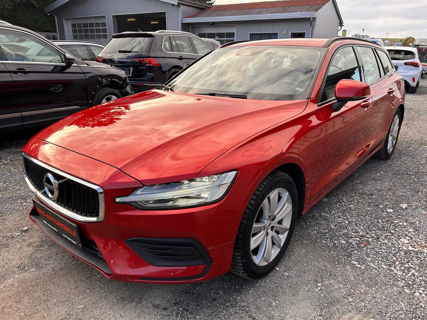 Volvo V60 Momentum Automatik Diesel Teilleder LED Rot - 1