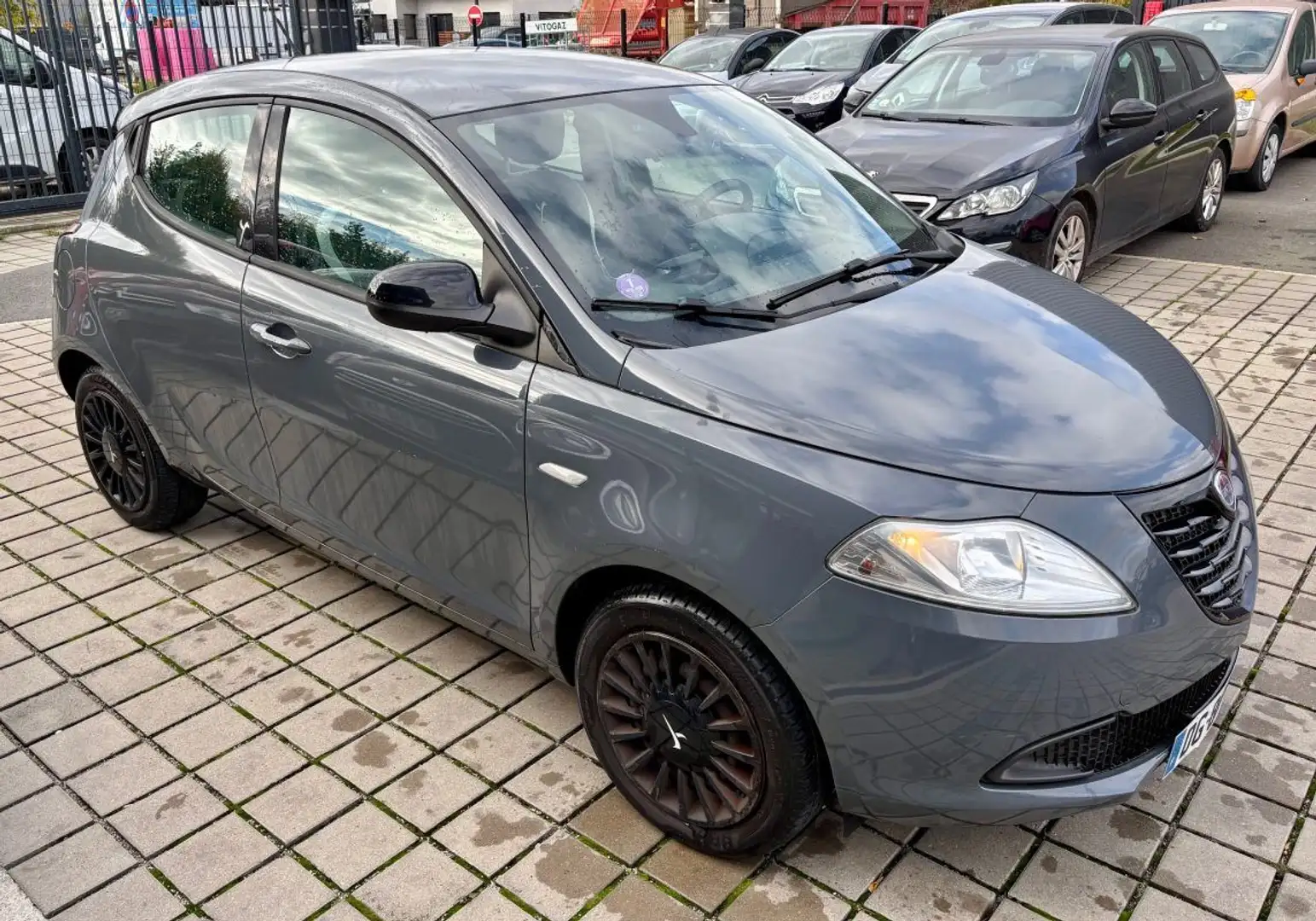 Lancia Ypsilon 5 1.2i - 8V 69 CH ELFANTINO 2014 Grijs - 2