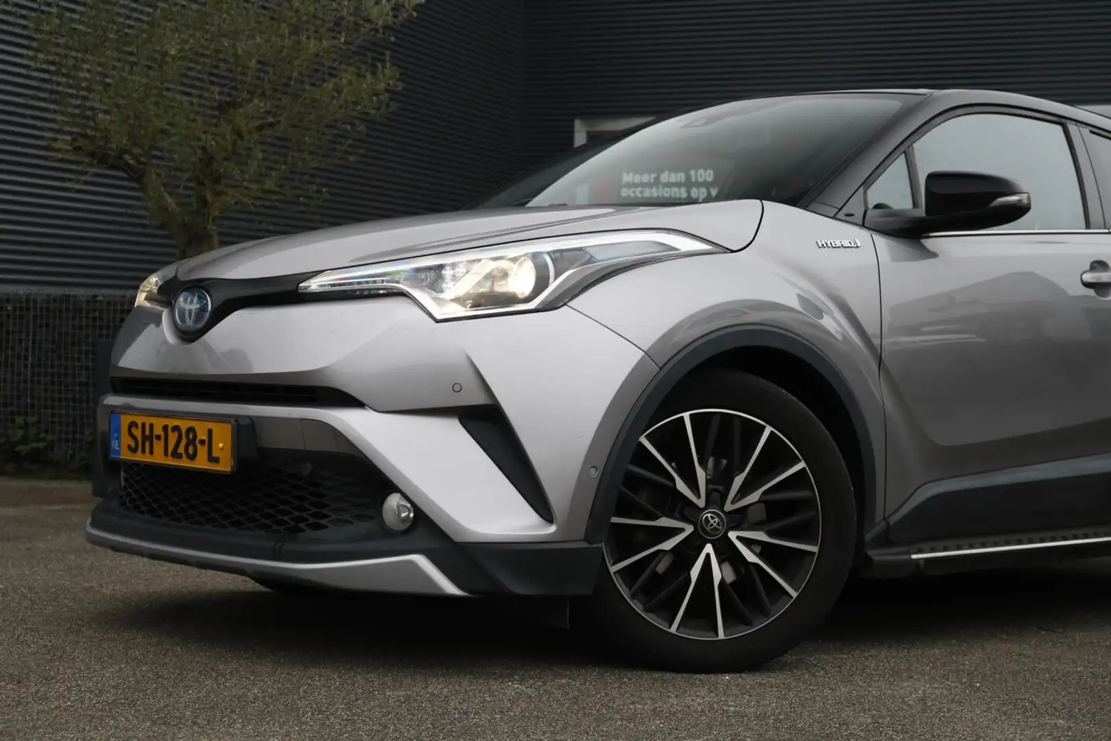 Toyota C-HR 1.8 Hybrid Style Premium Outdoor Pack Gris - 2