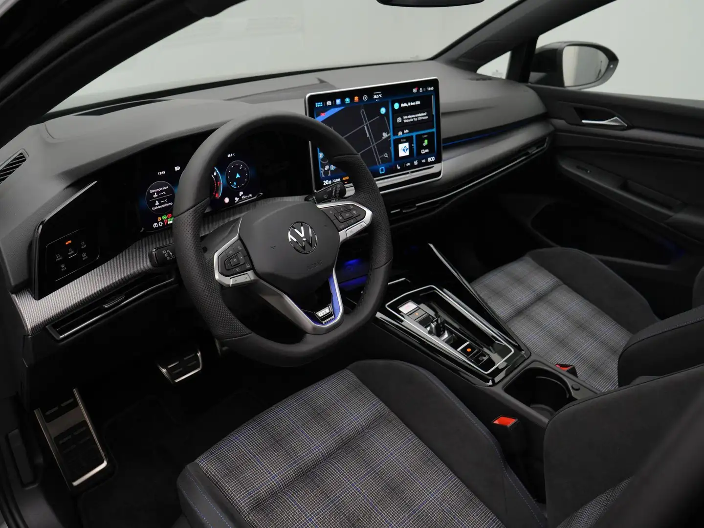 Volkswagen Golf 1.5 272 pk DSG eHybrid GTE | Panoramadak | Trekhaa Zwart - 2