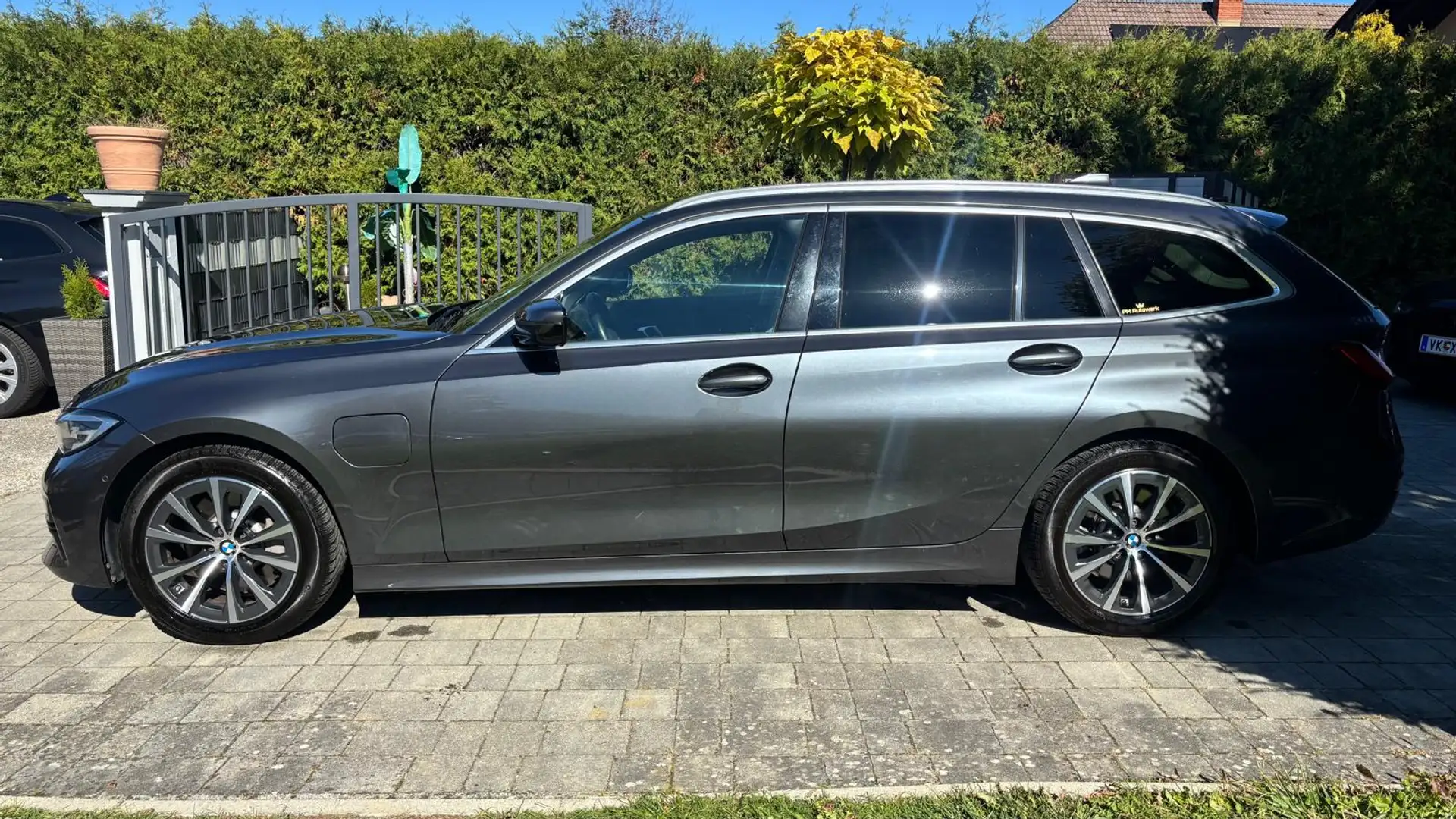 BMW 330 330e Advantage PHEV Touring Aut. *AHK*Leder* Grau - 2