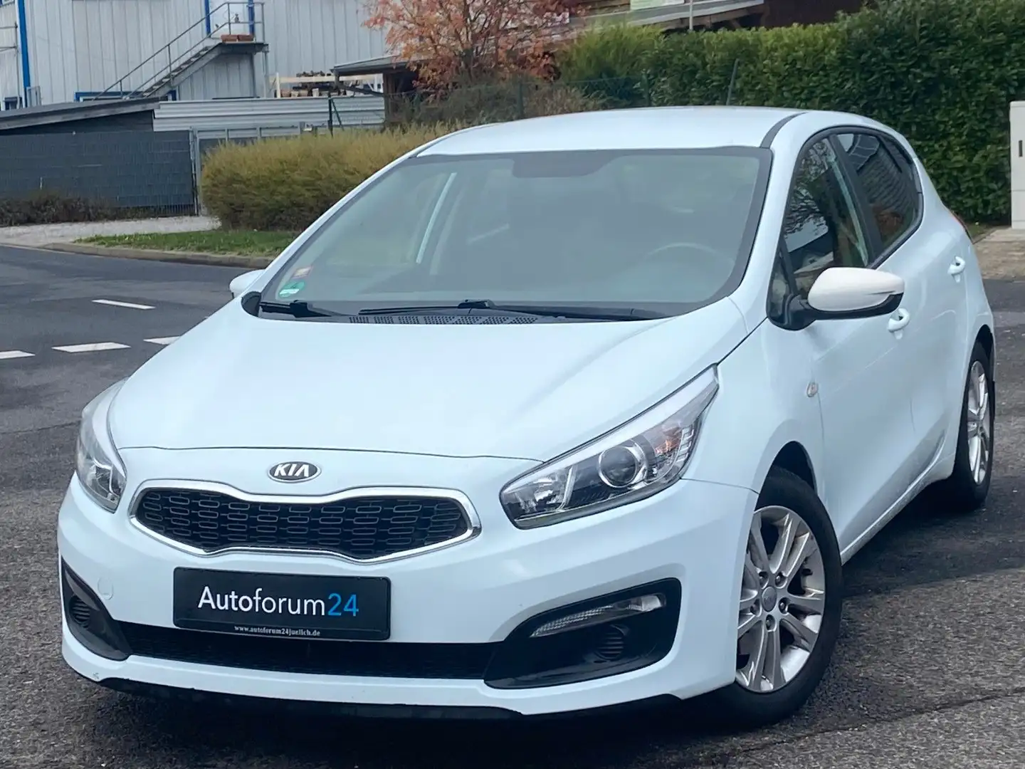 Kia Ceed / cee'd Ceed Edition 7*Klima*RFK*PDC* Bílá - 1
