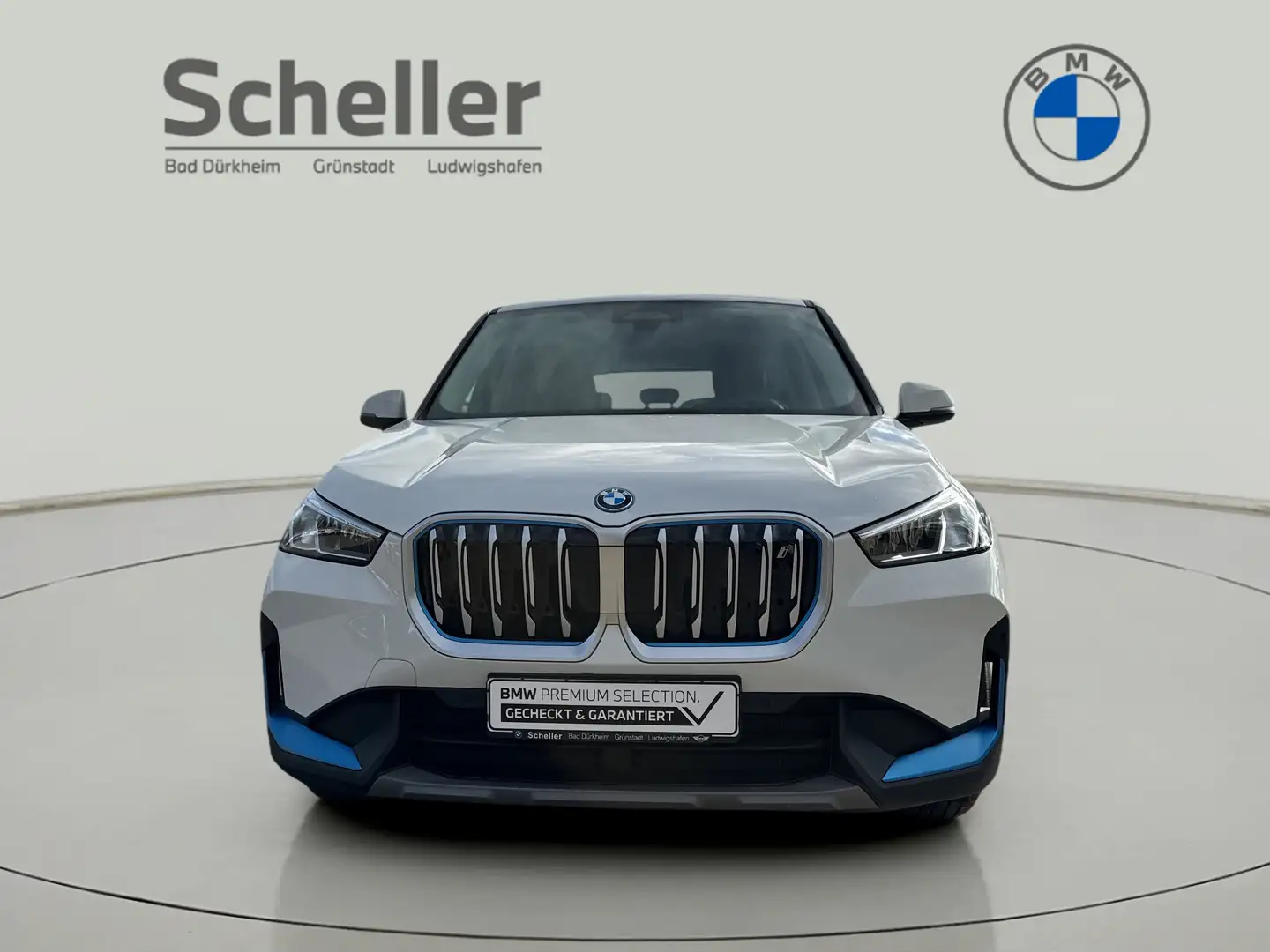 BMW iX1 xDrive30 DAB Parkassistent Shz Weiß - 2