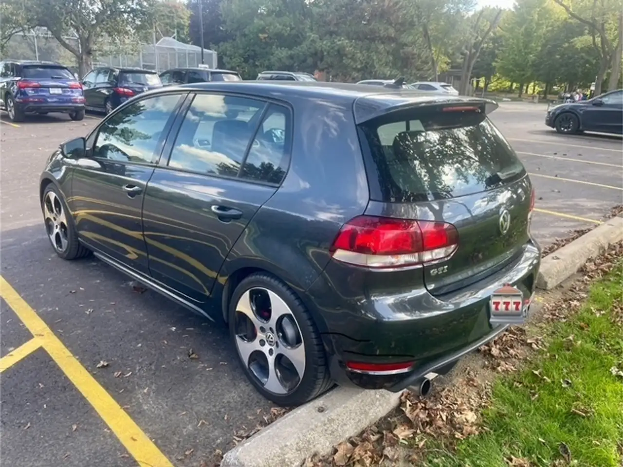 Volkswagen Golf GTI снимка Volkswagen Golf GTI