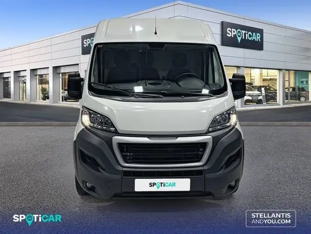 Peugeot Boxer view 2