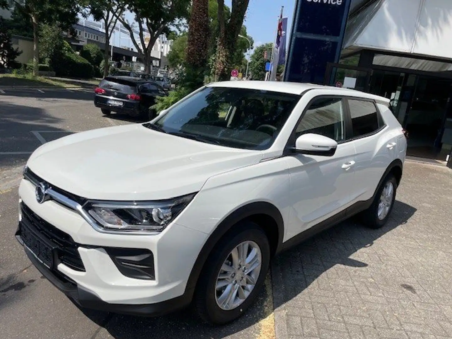 KGM Korando Nomad 2WD 6AT Blanc - 2