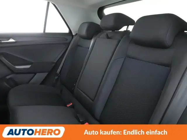 Volkswagen T-Roc view 14