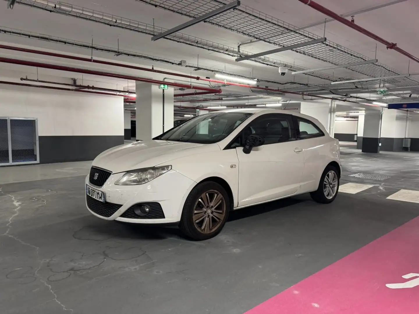 SEAT Ibiza IV 1.4i - 16V Blanc - 1