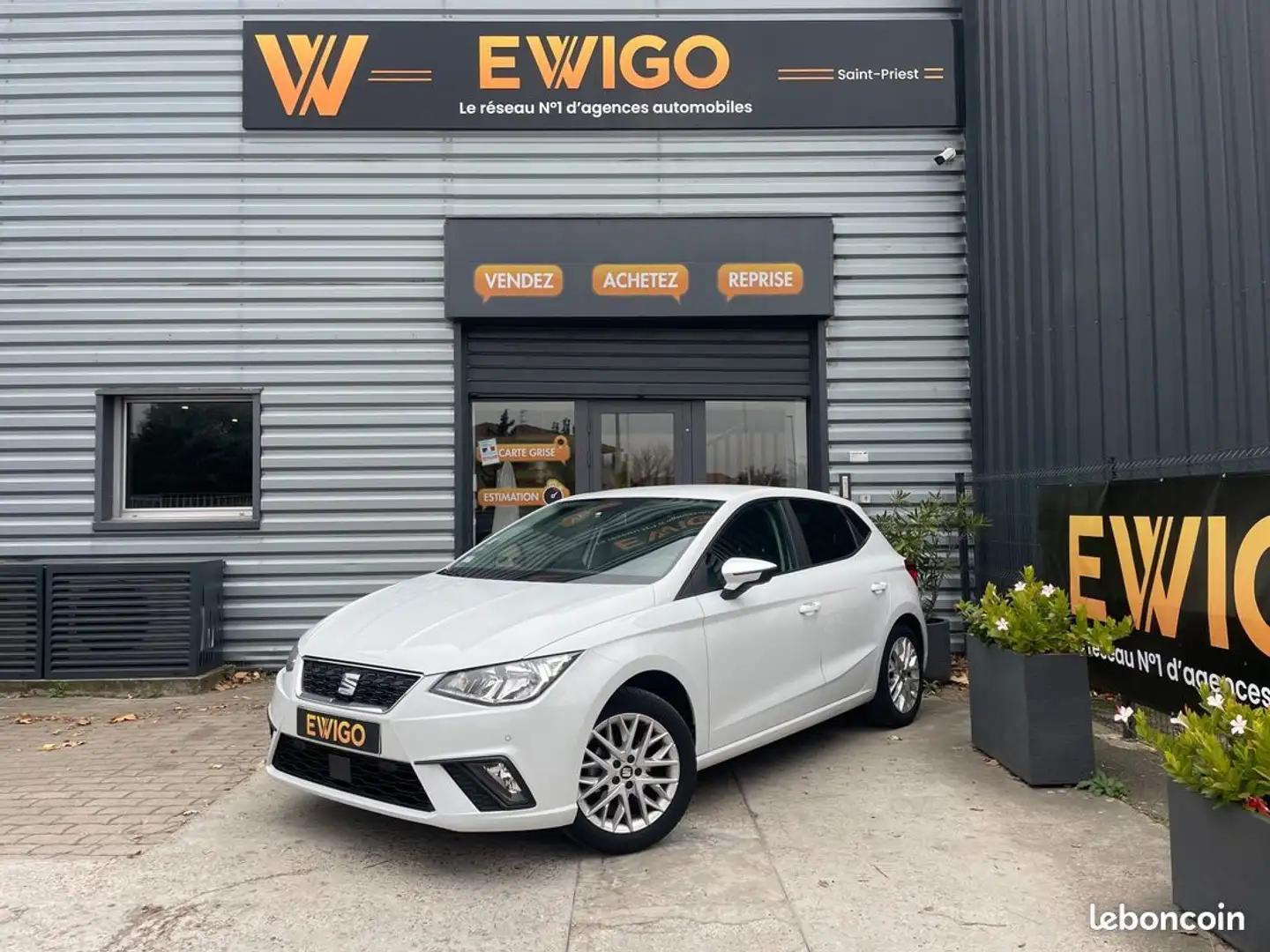 SEAT Ibiza 1.0l tsi 95ch style Blanc - 1
