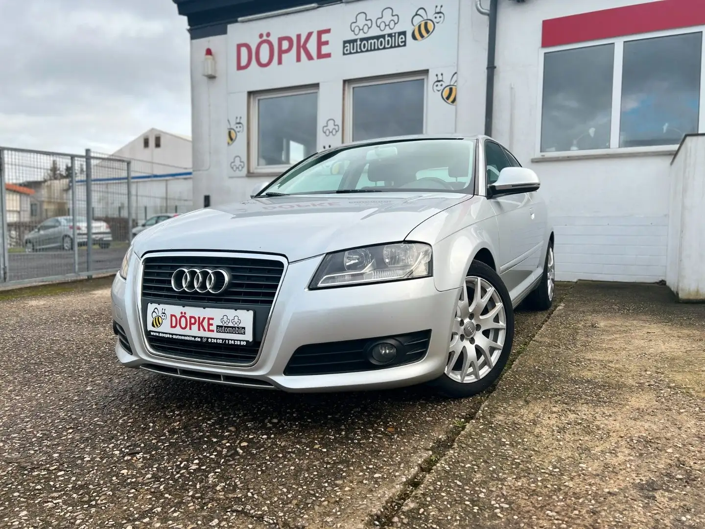 Audi A3 2.0 TDI PDC Tempomat 17 Zoll Scheckheft Argent - 1