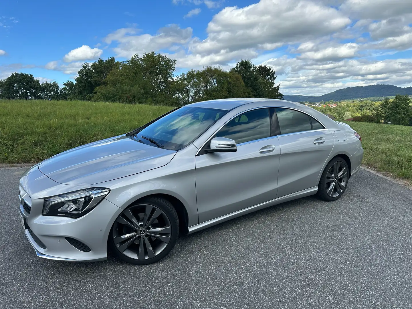 Mercedes-Benz CLA 200 CLA 200 7G-DCT Urban Silber - 1