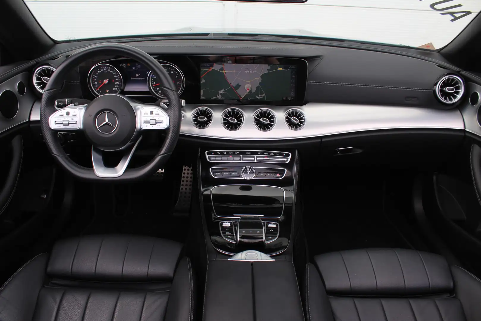 Mercedes-Benz E 200 Cabrio Premium Plus AUTOMAAT / Navigatie + Apple C Grijs - 2