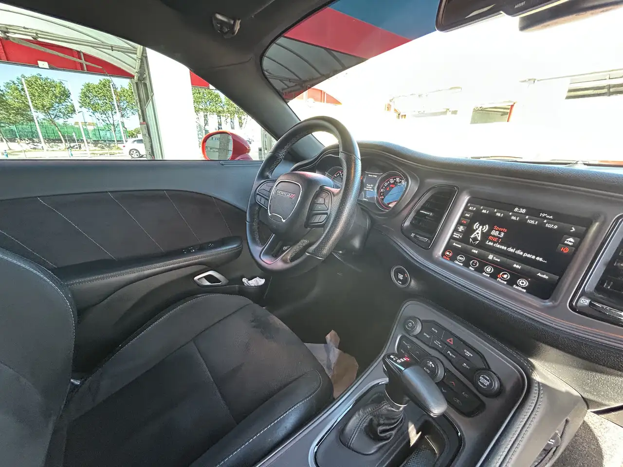 Dodge Challenger 2023 — фото 11