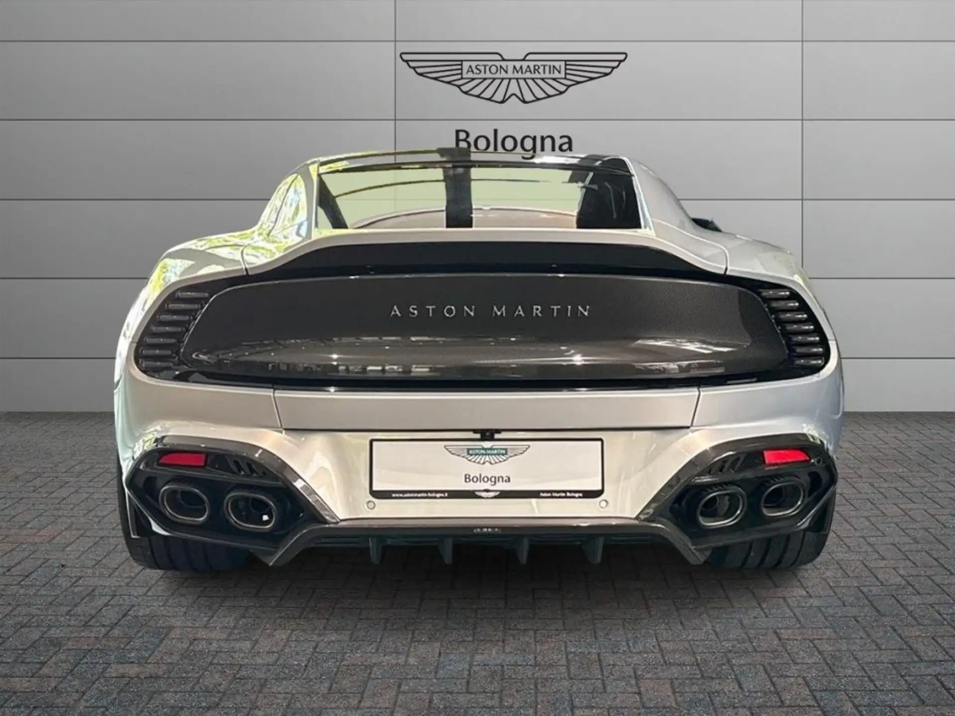 애스턴마틴 뱅퀴시 V12 Vanquish Coupé 5.2 Auto 2026 회색 사진 6